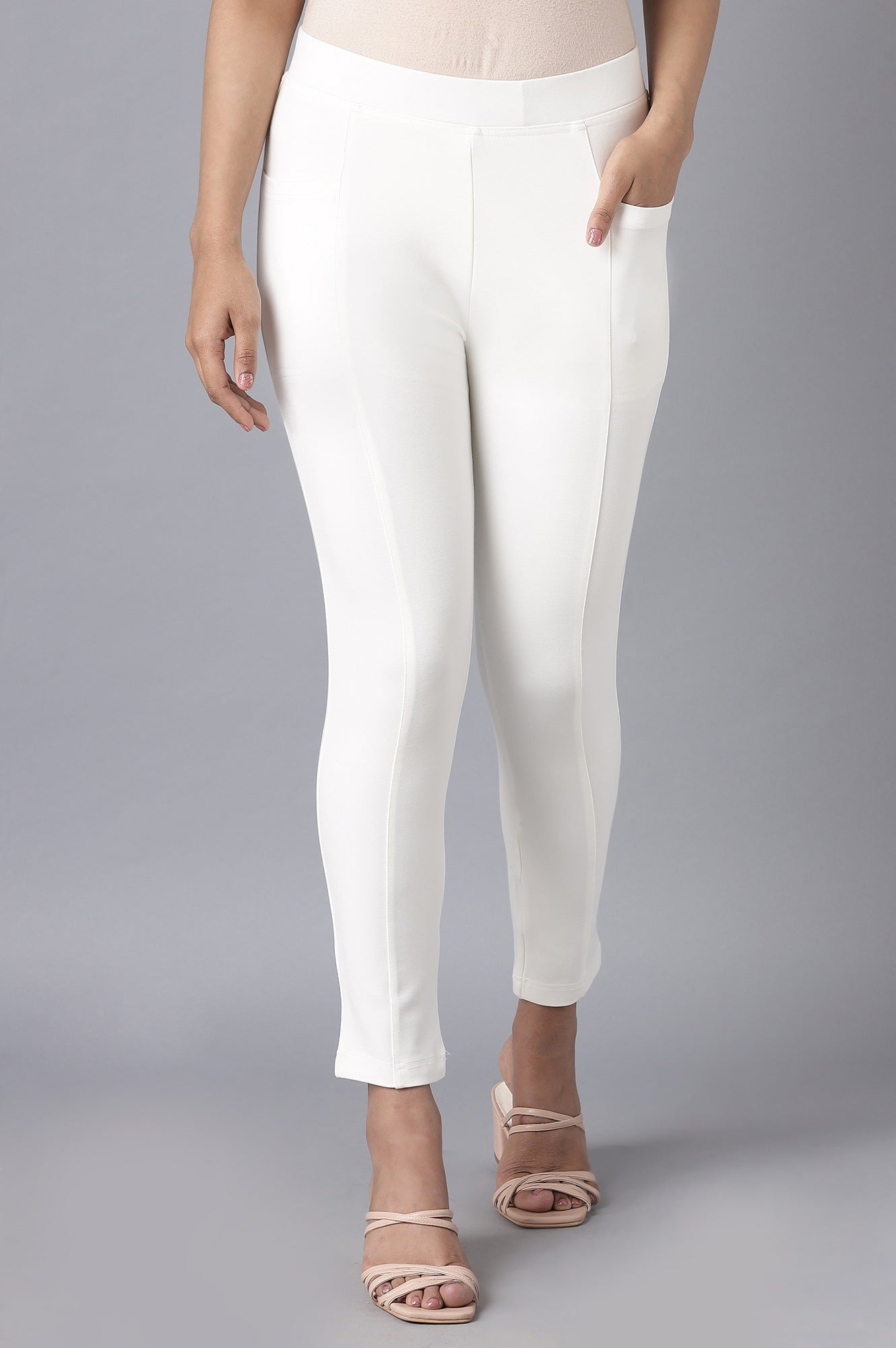 White Solid Straight Fit Pants With Elasticated Waist XS