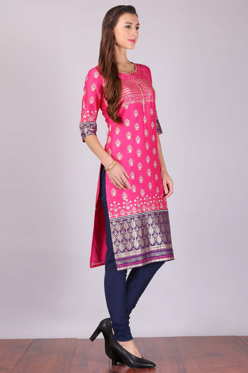 Pink Embellished Round Neck kurta Set