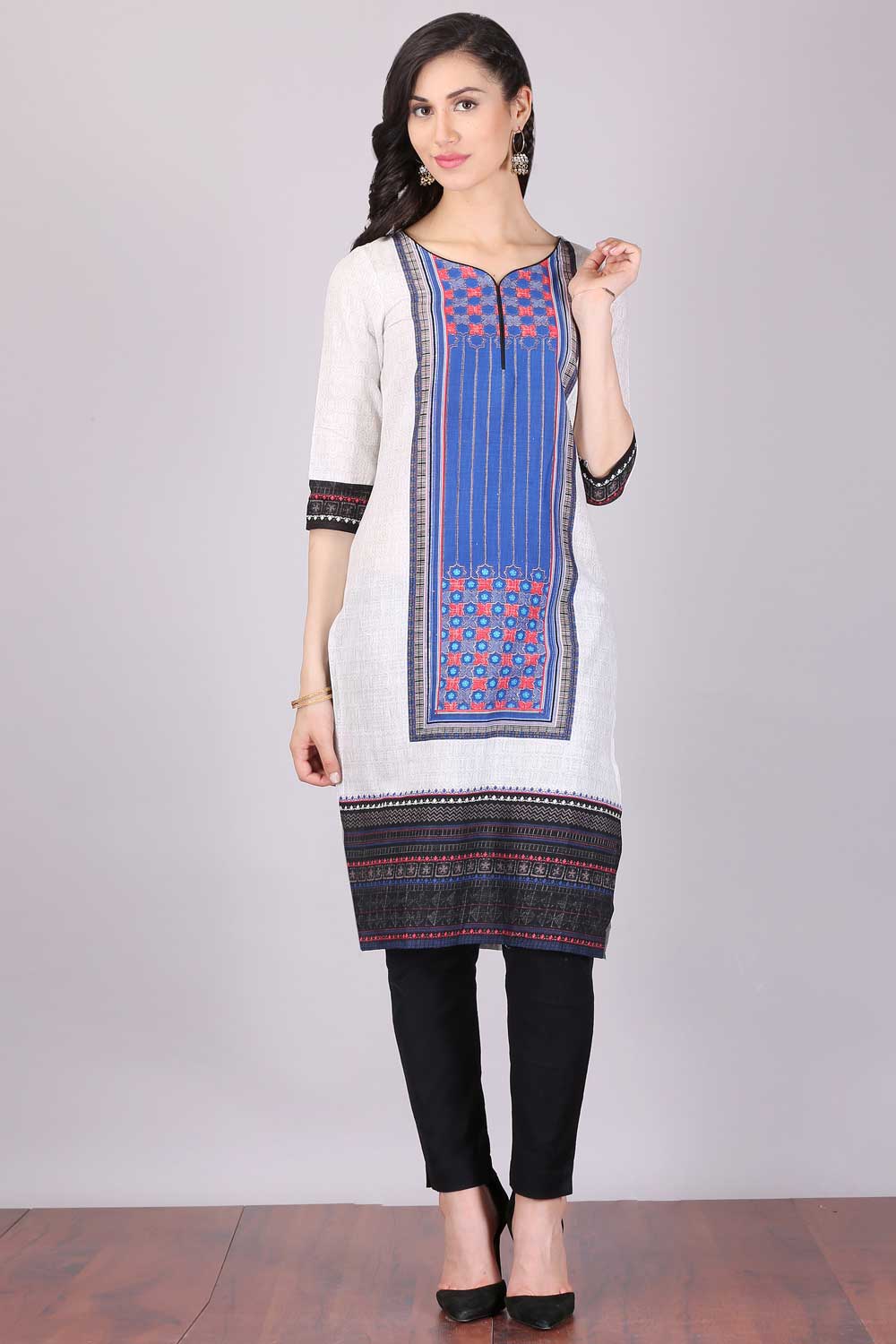 White &amp; Blue Printed Sweetheart Neck kurta