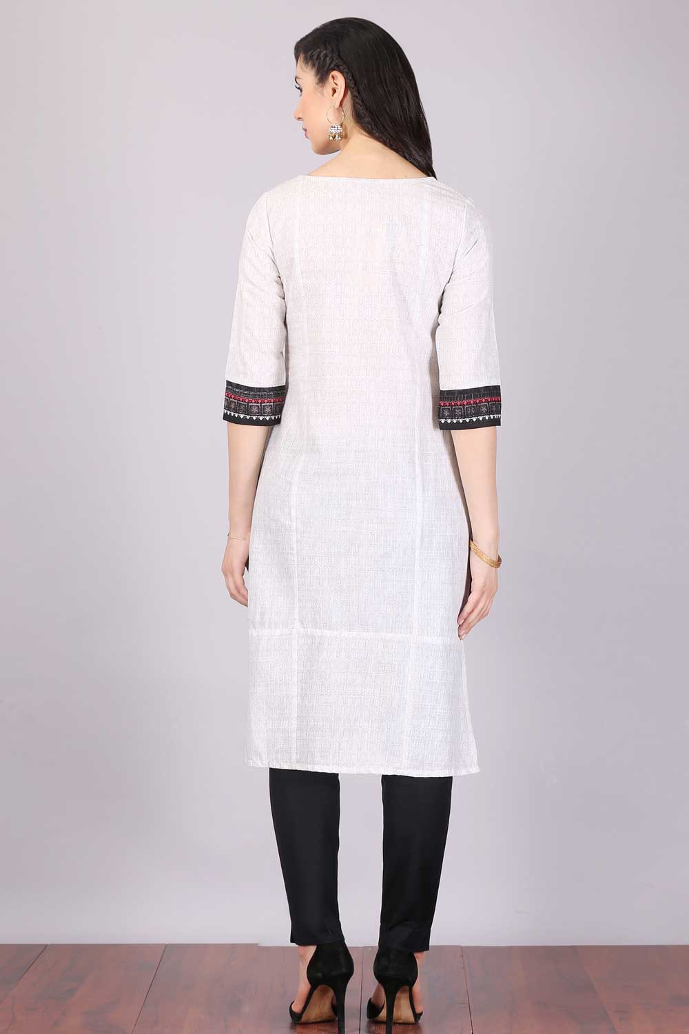 White &amp; Blue Printed Sweetheart Neck kurta