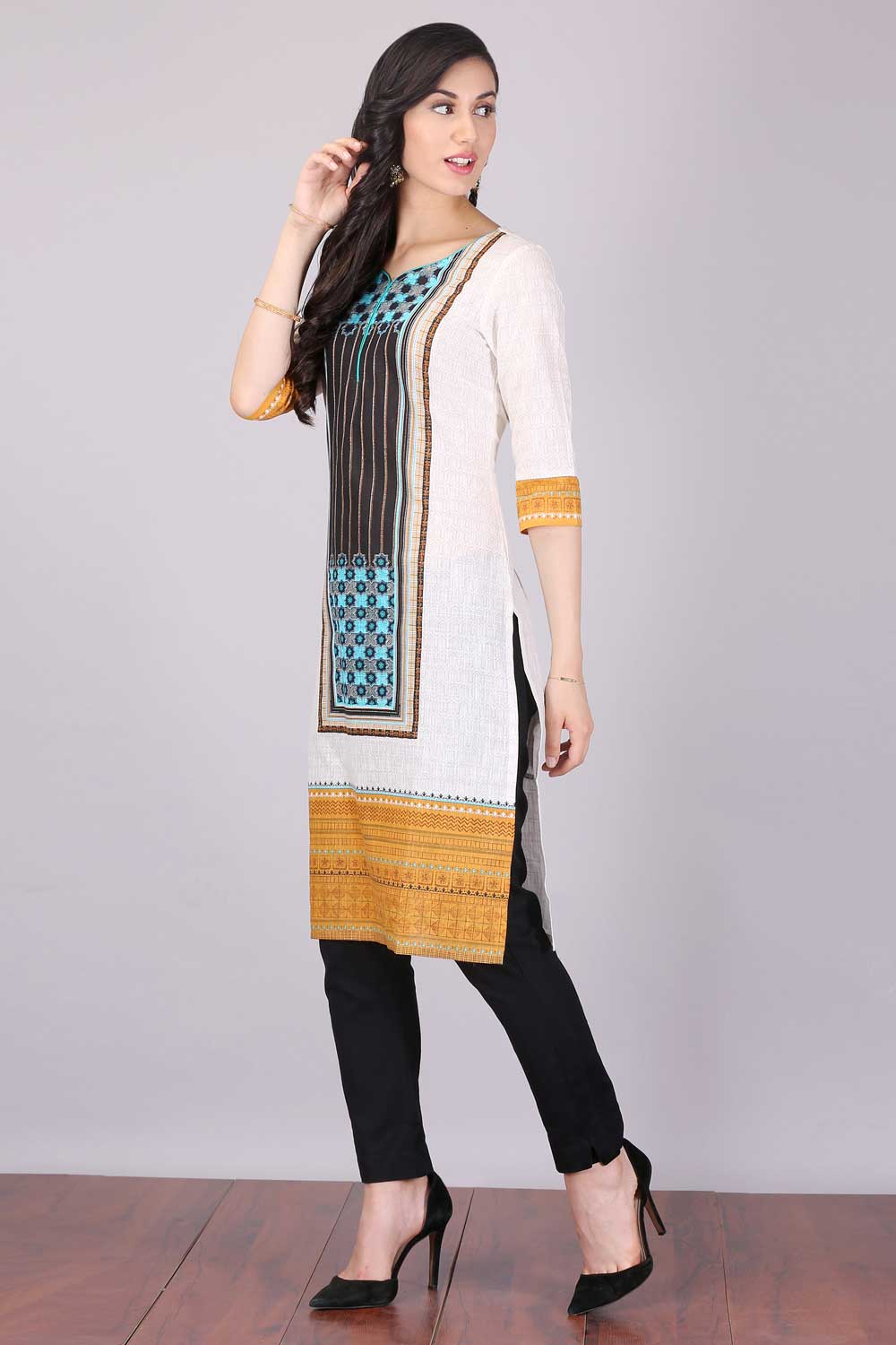 White &amp; Black Printed Sweetheart Neck kurta