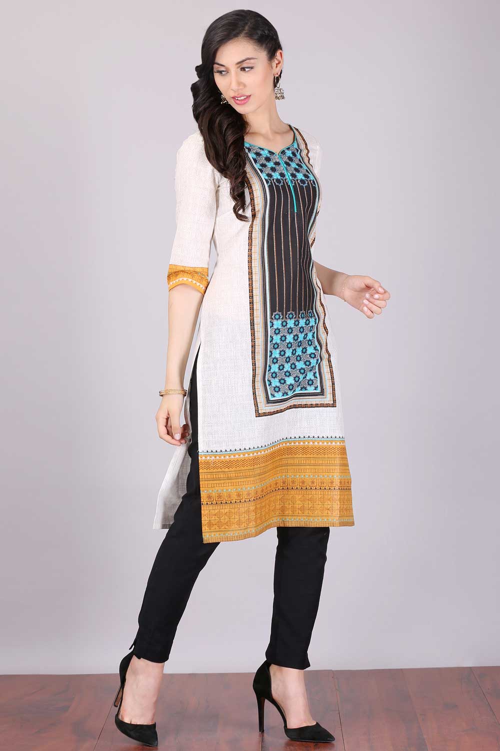 White &amp; Black Printed Sweetheart Neck kurta