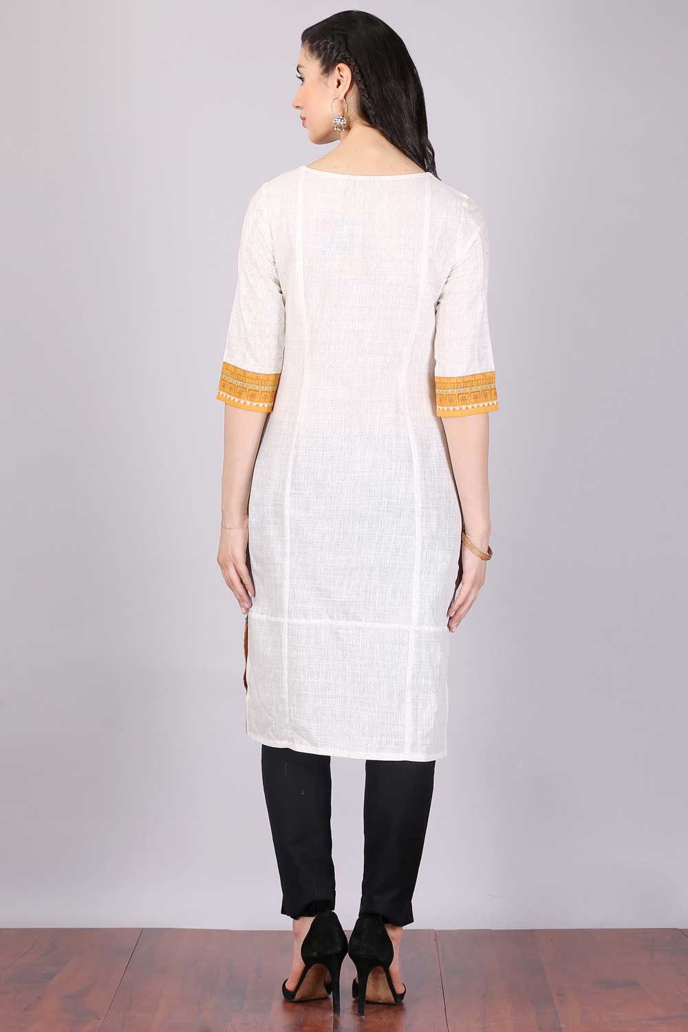 White &amp; Black Printed Sweetheart Neck kurta