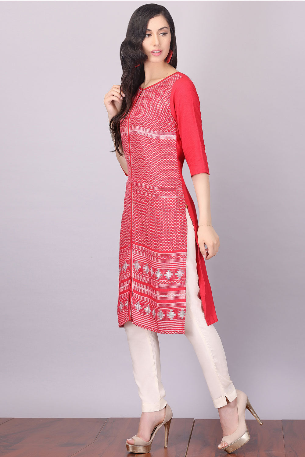 Red 3/4 Sleeve Round Neck kurta