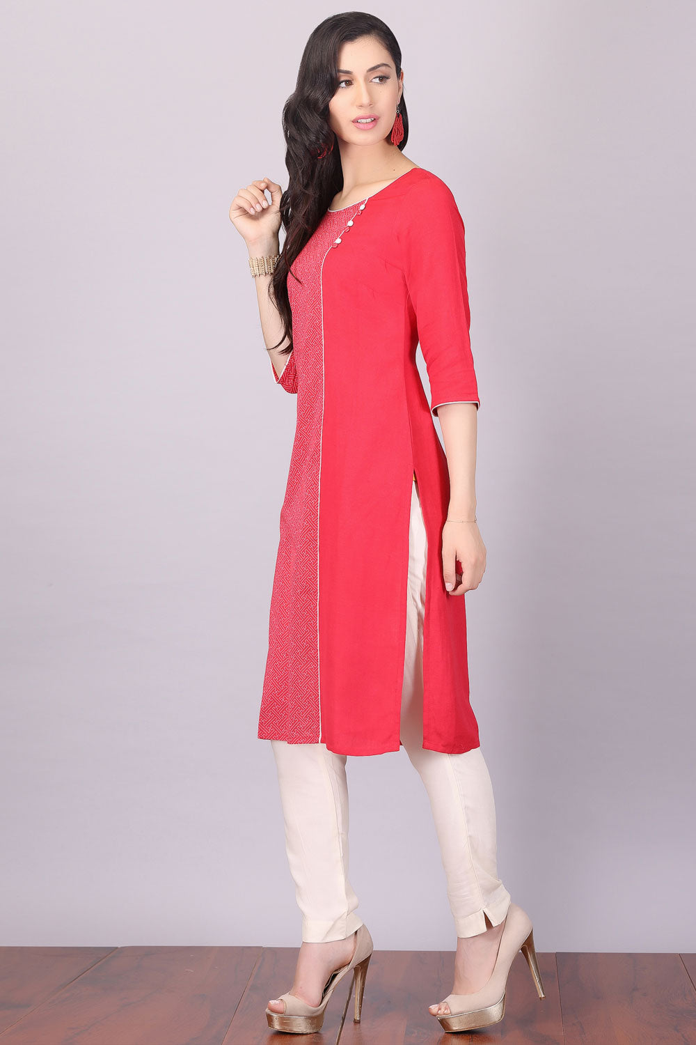 Red 3/4 Sleeve Round Neck kurta