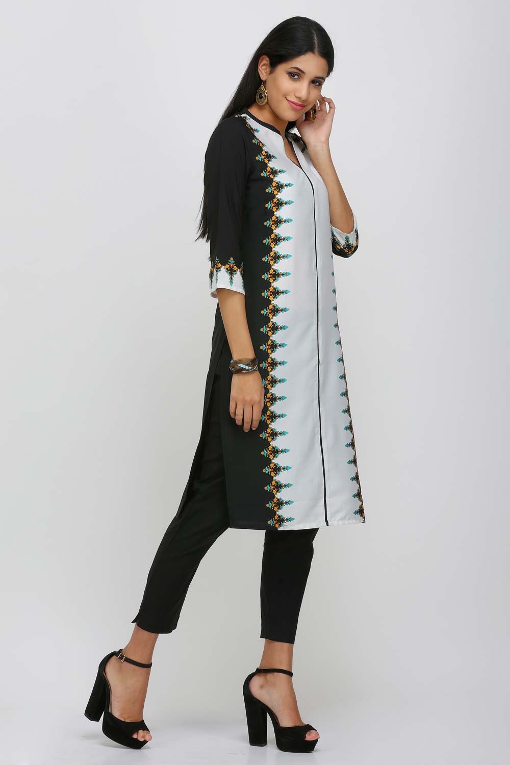 Black &amp; White Printed Mandarin Neck kurta