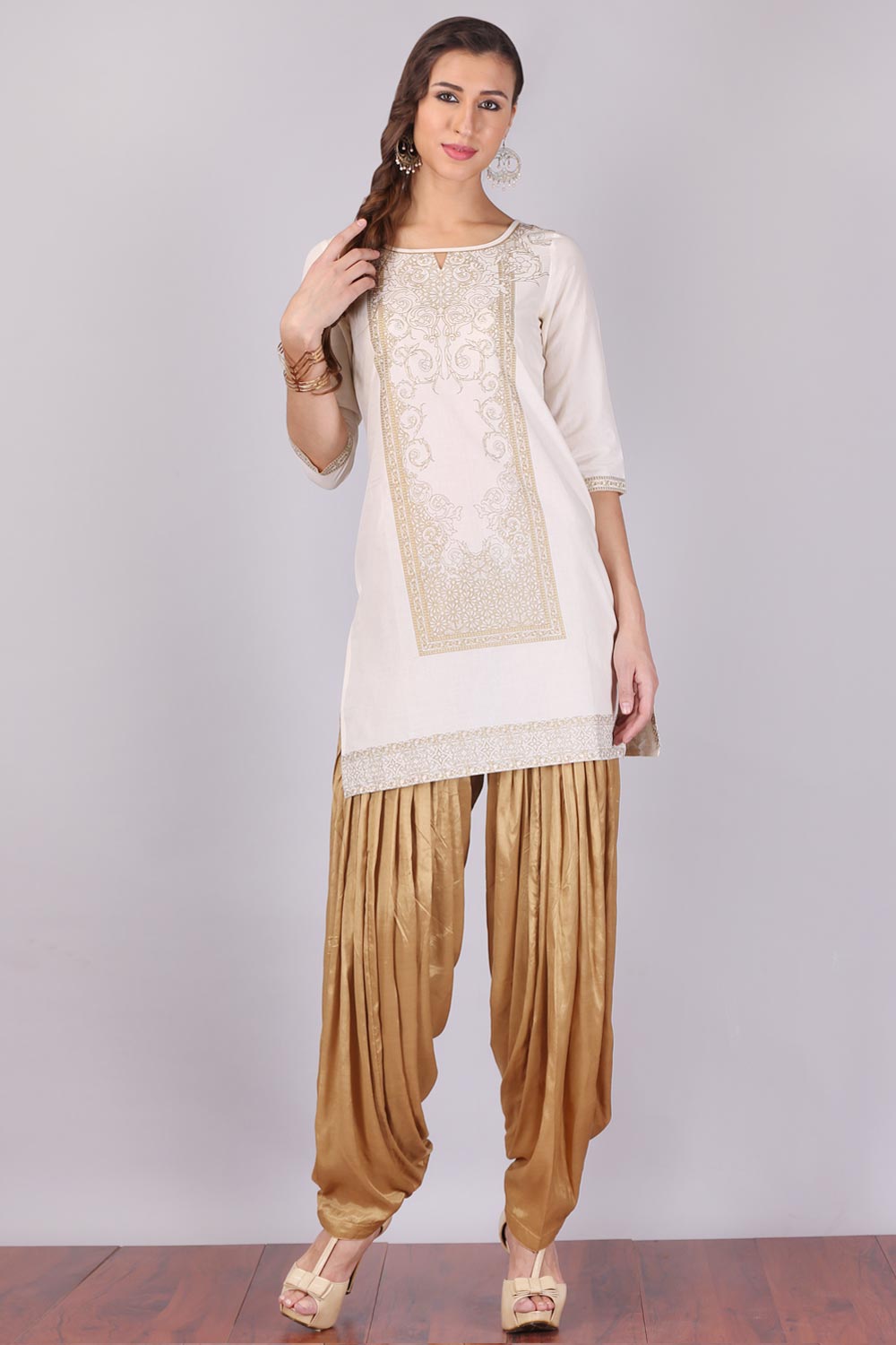 White Round Neck 3/4 Sleeve kurta