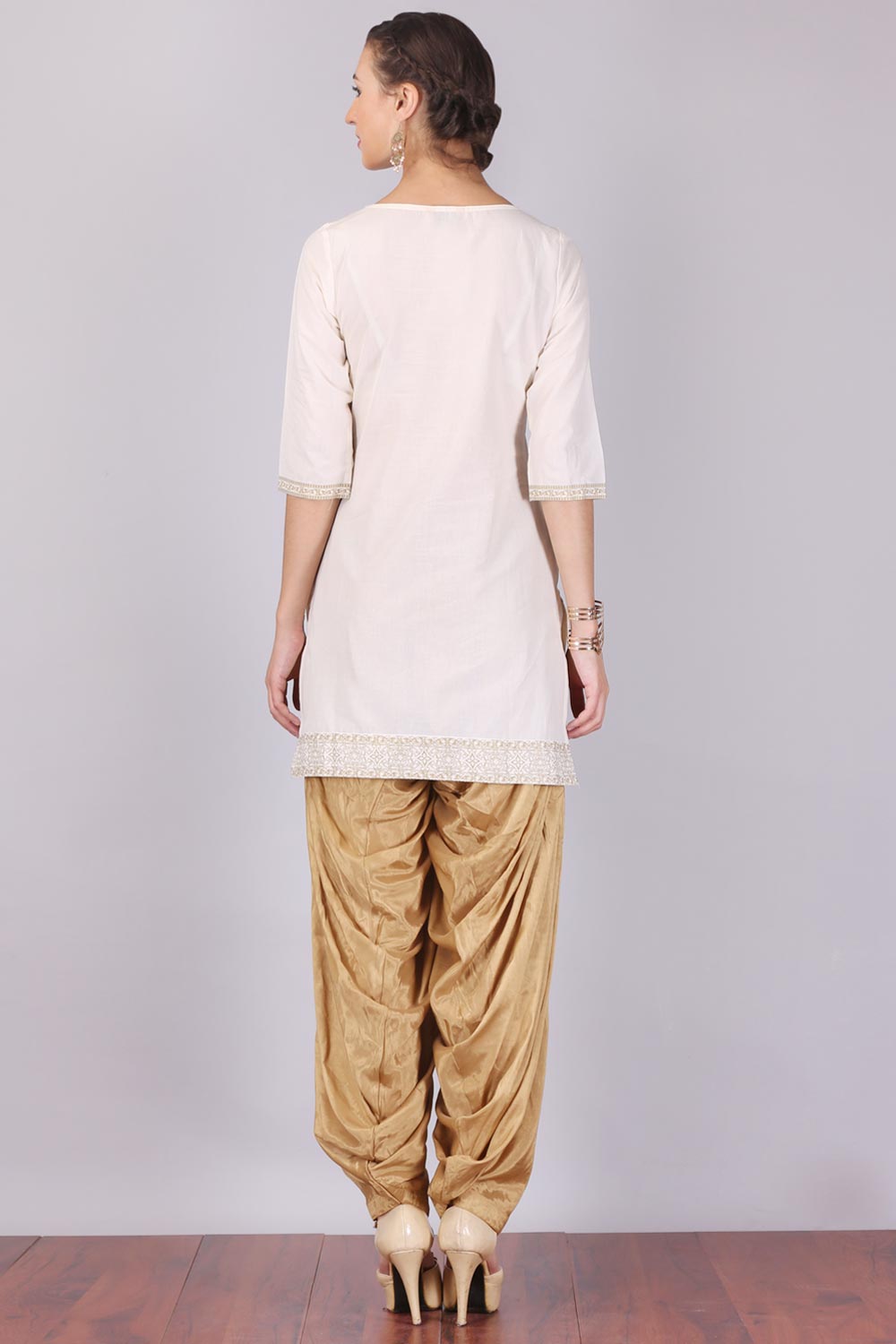 White Round Neck 3/4 Sleeve kurta