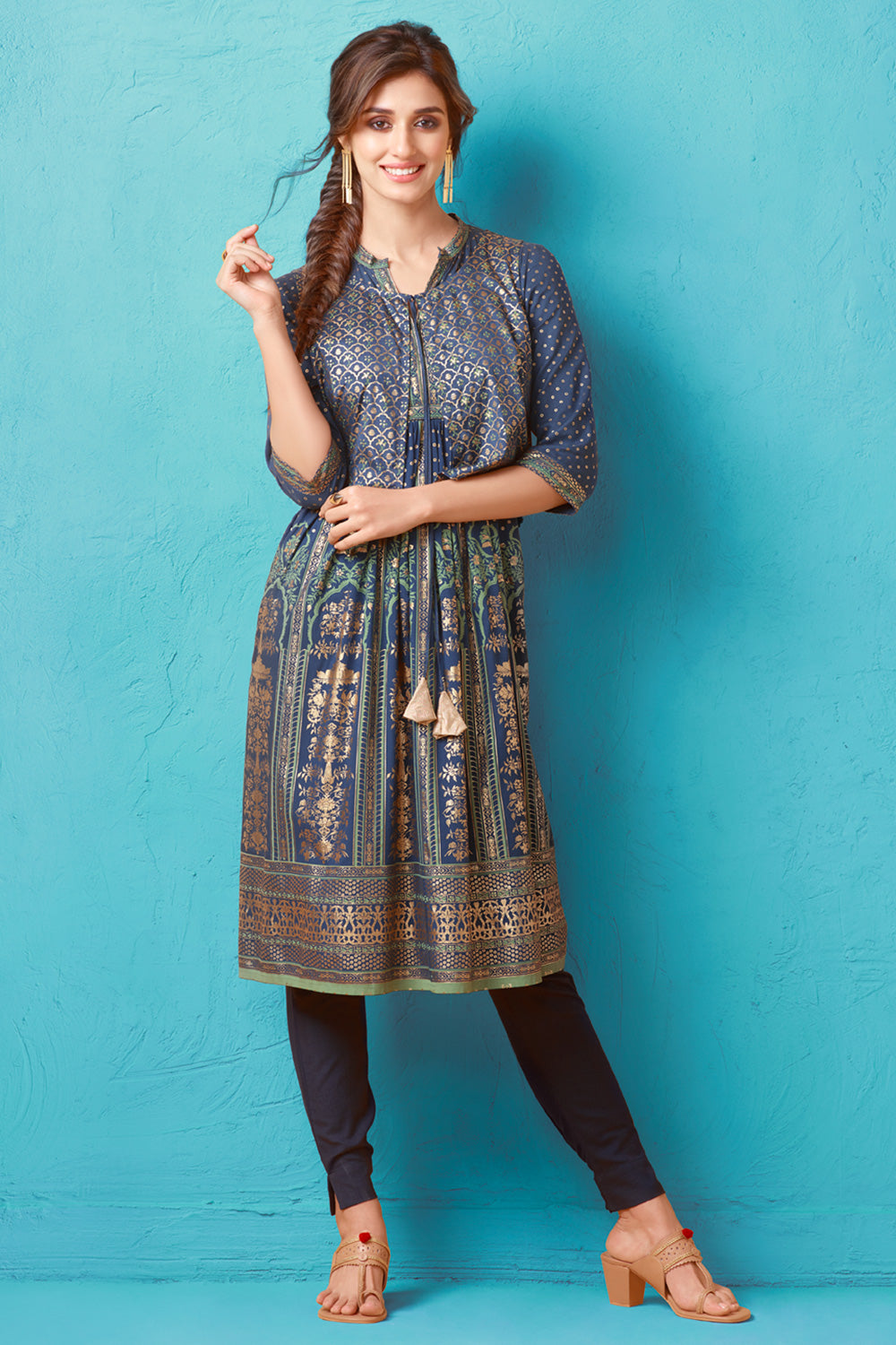 Blue Mandarin Neck Embellished kurta