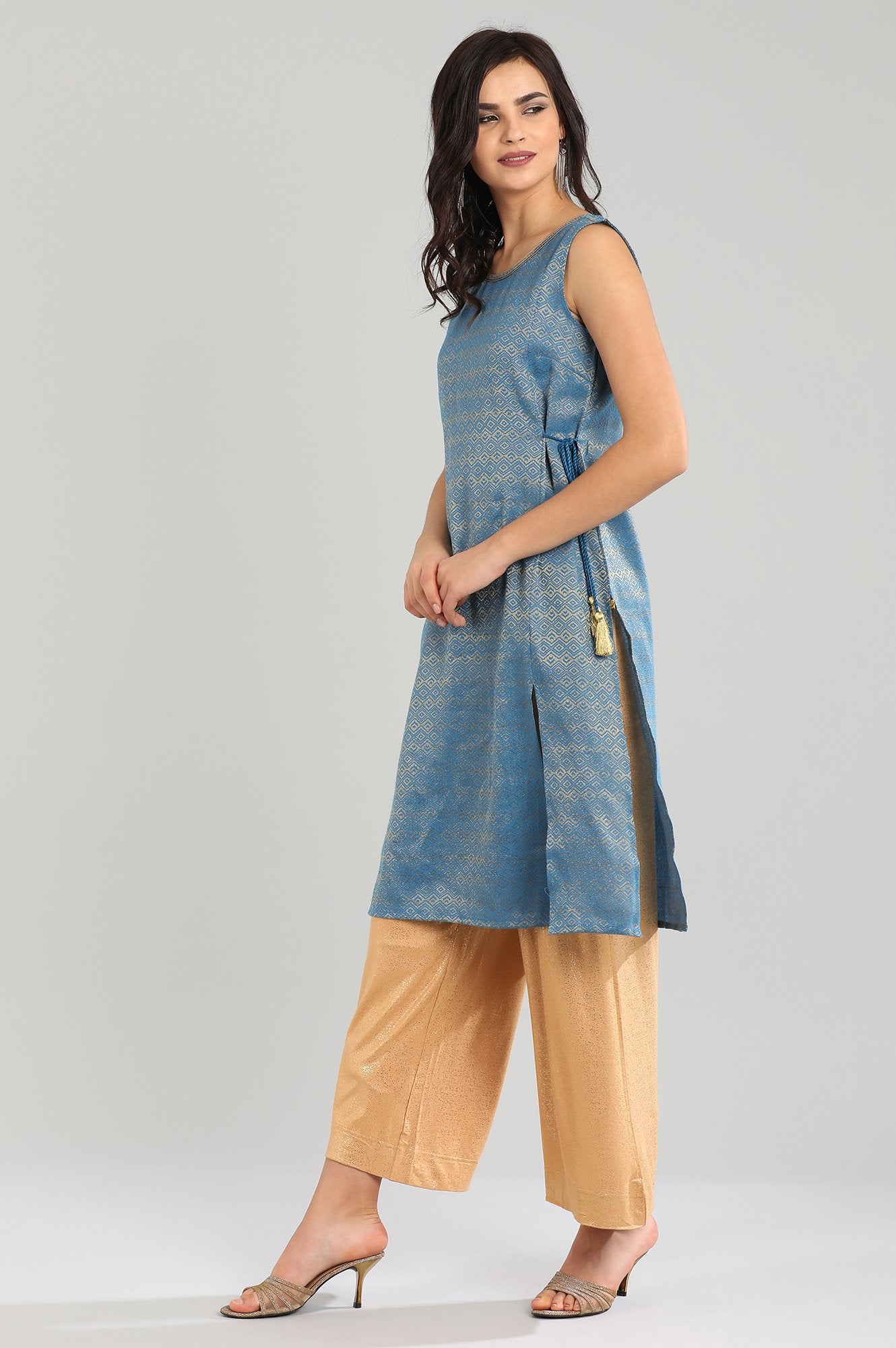 Blue Round Neck Yarn-dyed kurta