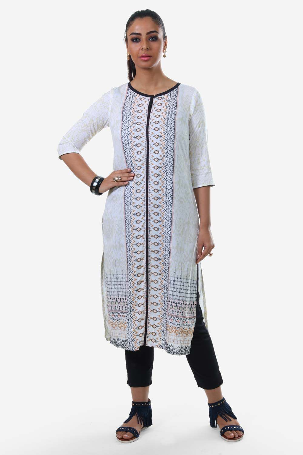 Cream &amp; Blue Printed Round Neck kurta