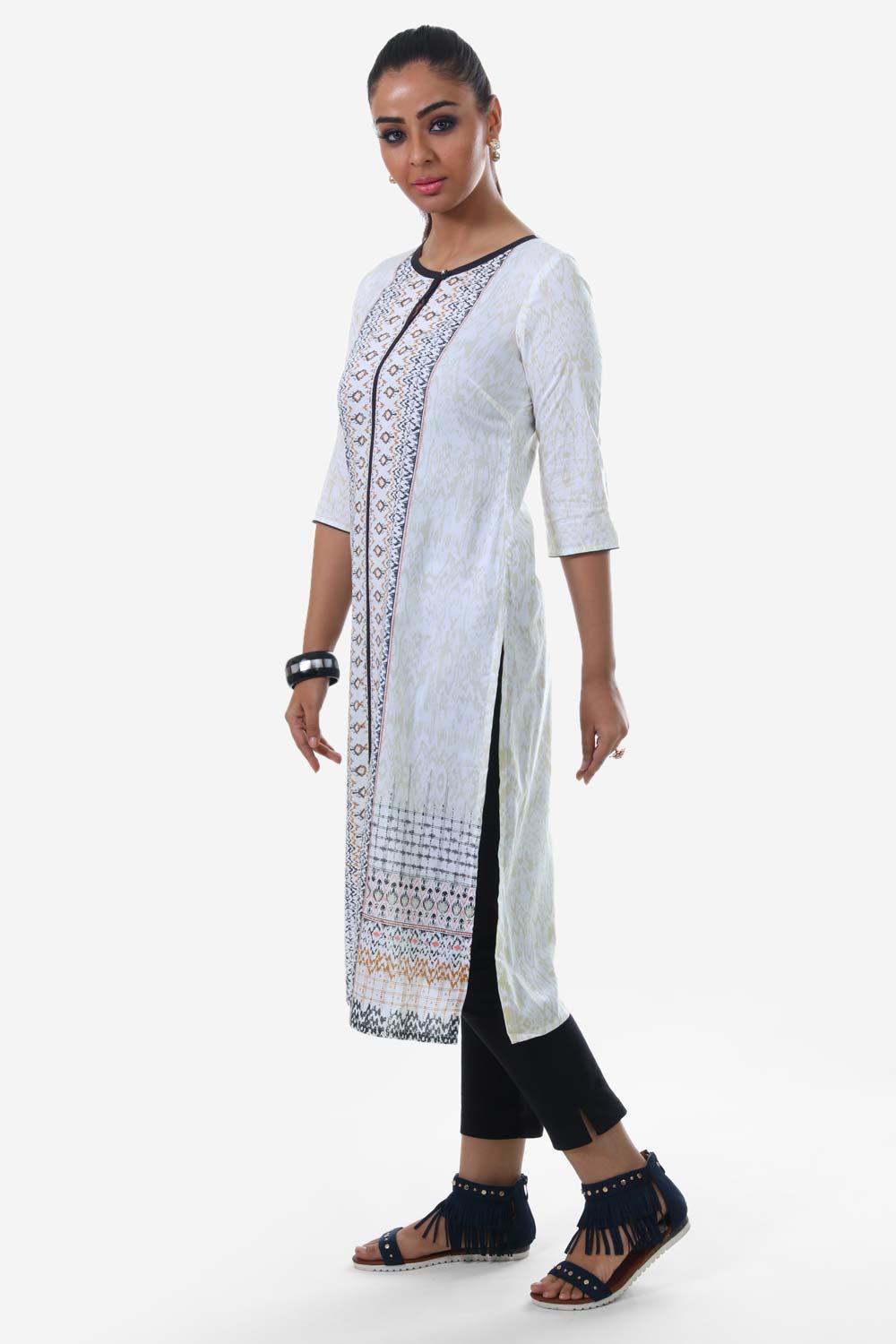 Cream &amp; Blue Printed Round Neck kurta