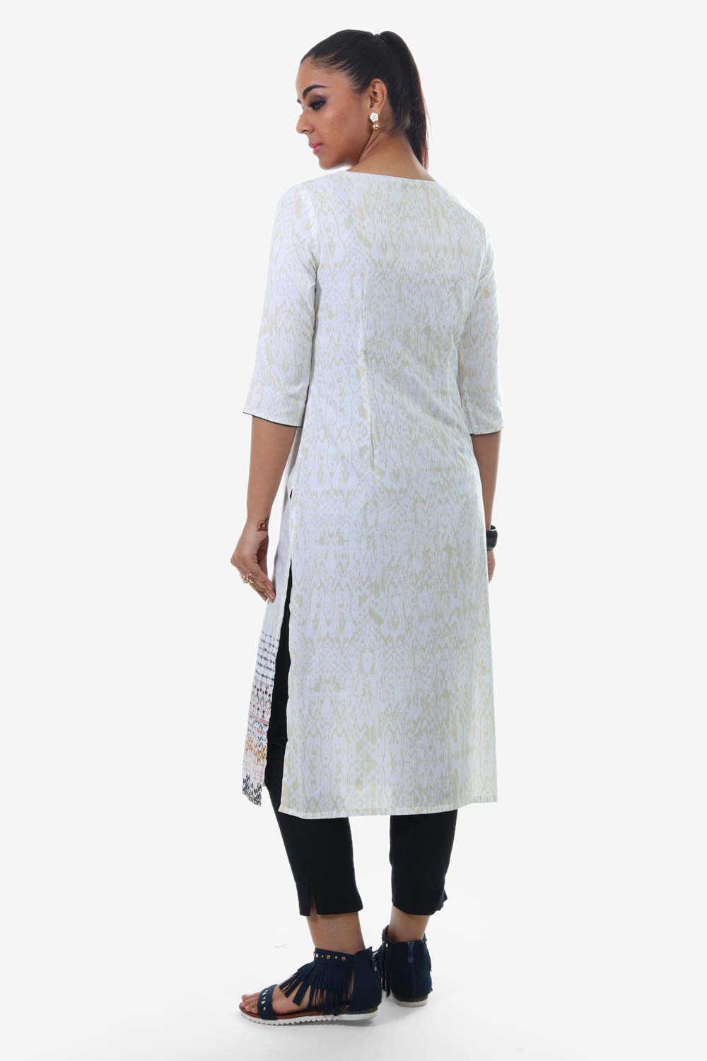 Cream &amp; Blue Printed Round Neck kurta