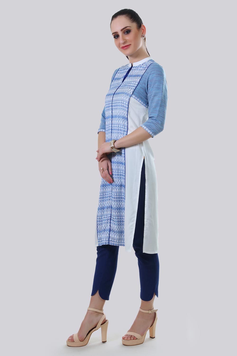 Blue &amp; White Printed Mandarin Neck kurta