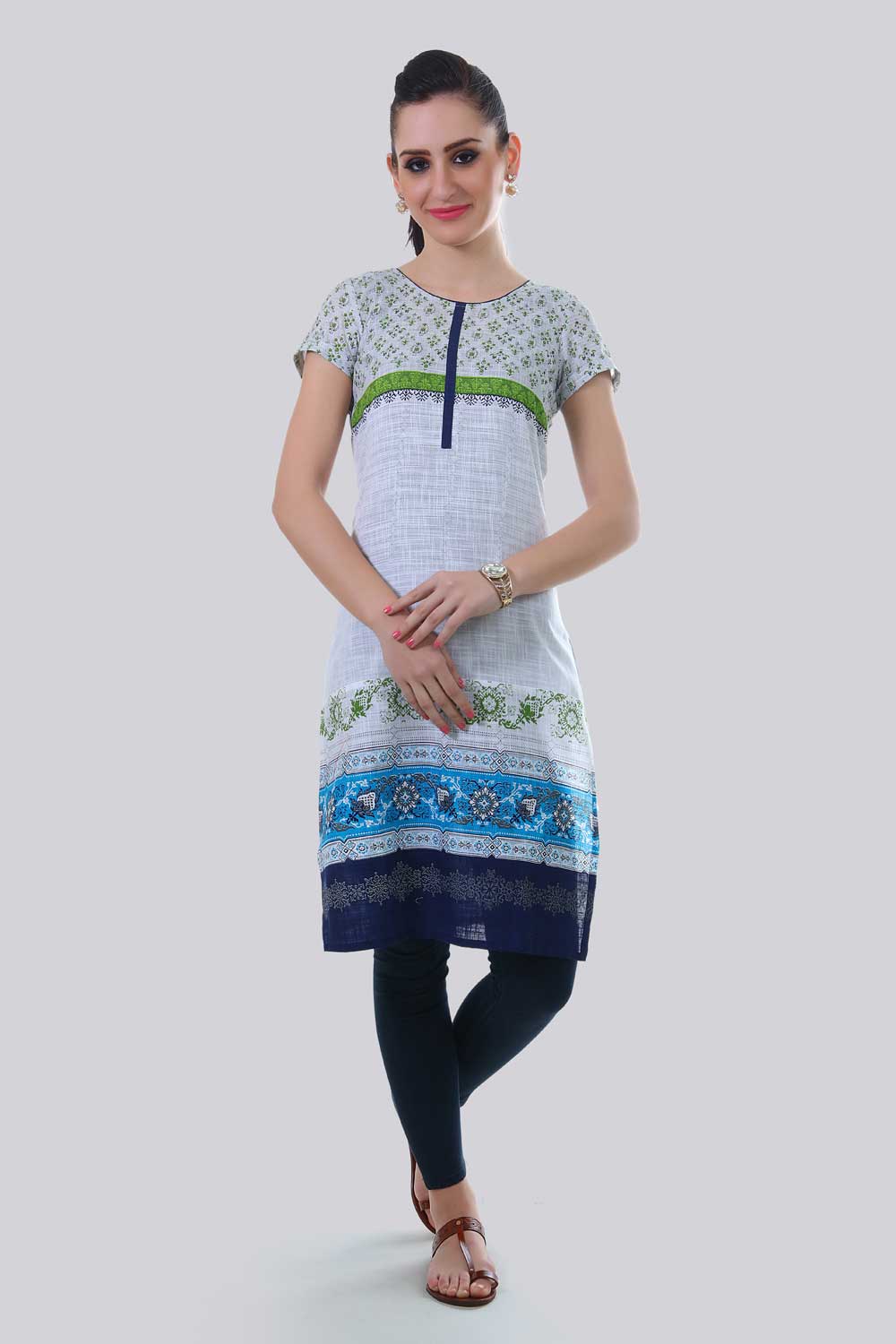 White &amp; Blue Round Neck Printed kurta