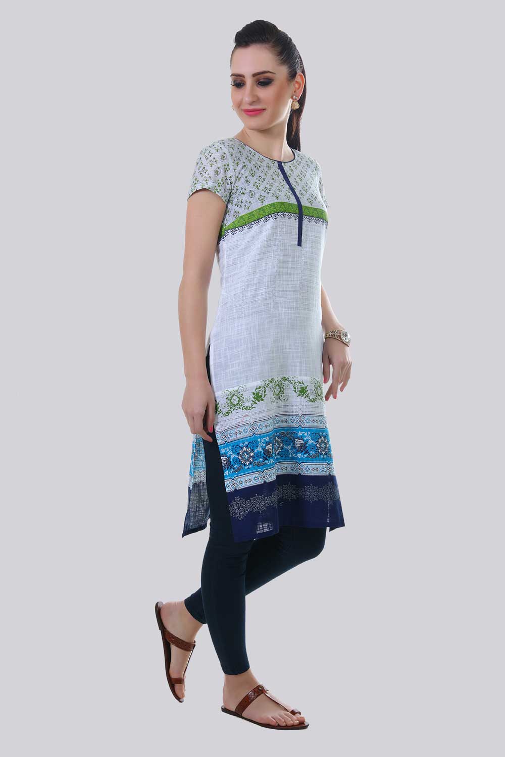 White &amp; Blue Round Neck Printed kurta