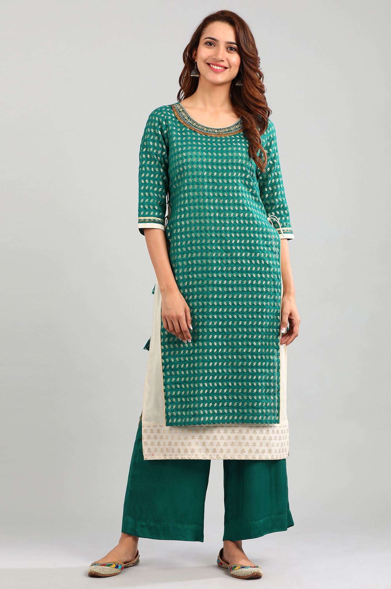 Green Round Neck Embellished kurta Set