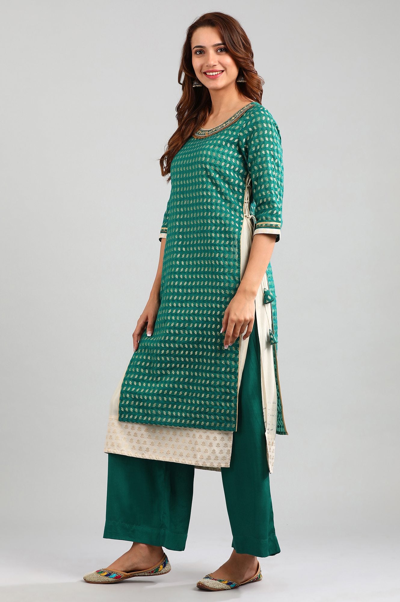 Green Round Neck Embellished kurta Set