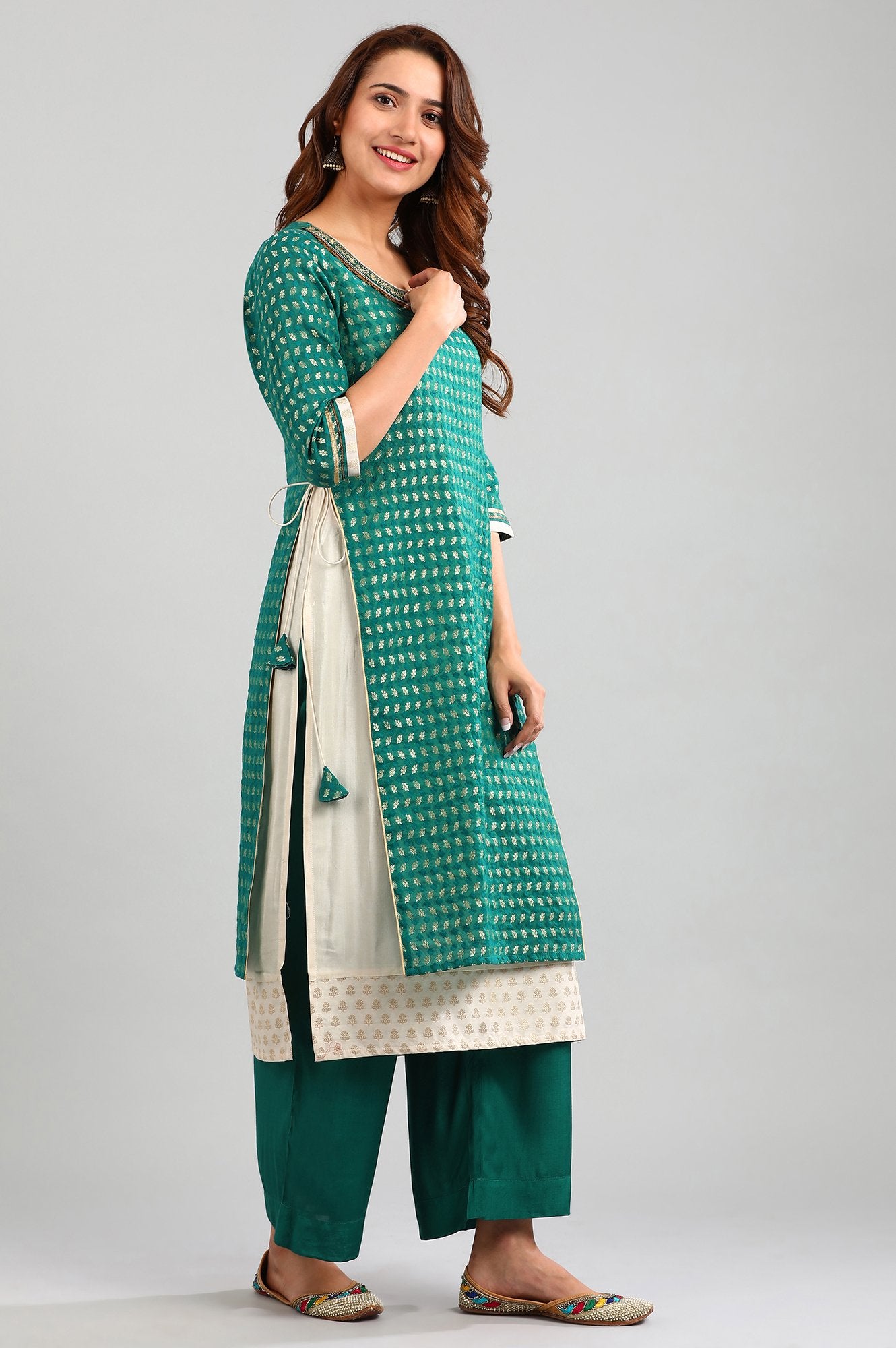 Green Round Neck Embellished kurta Set