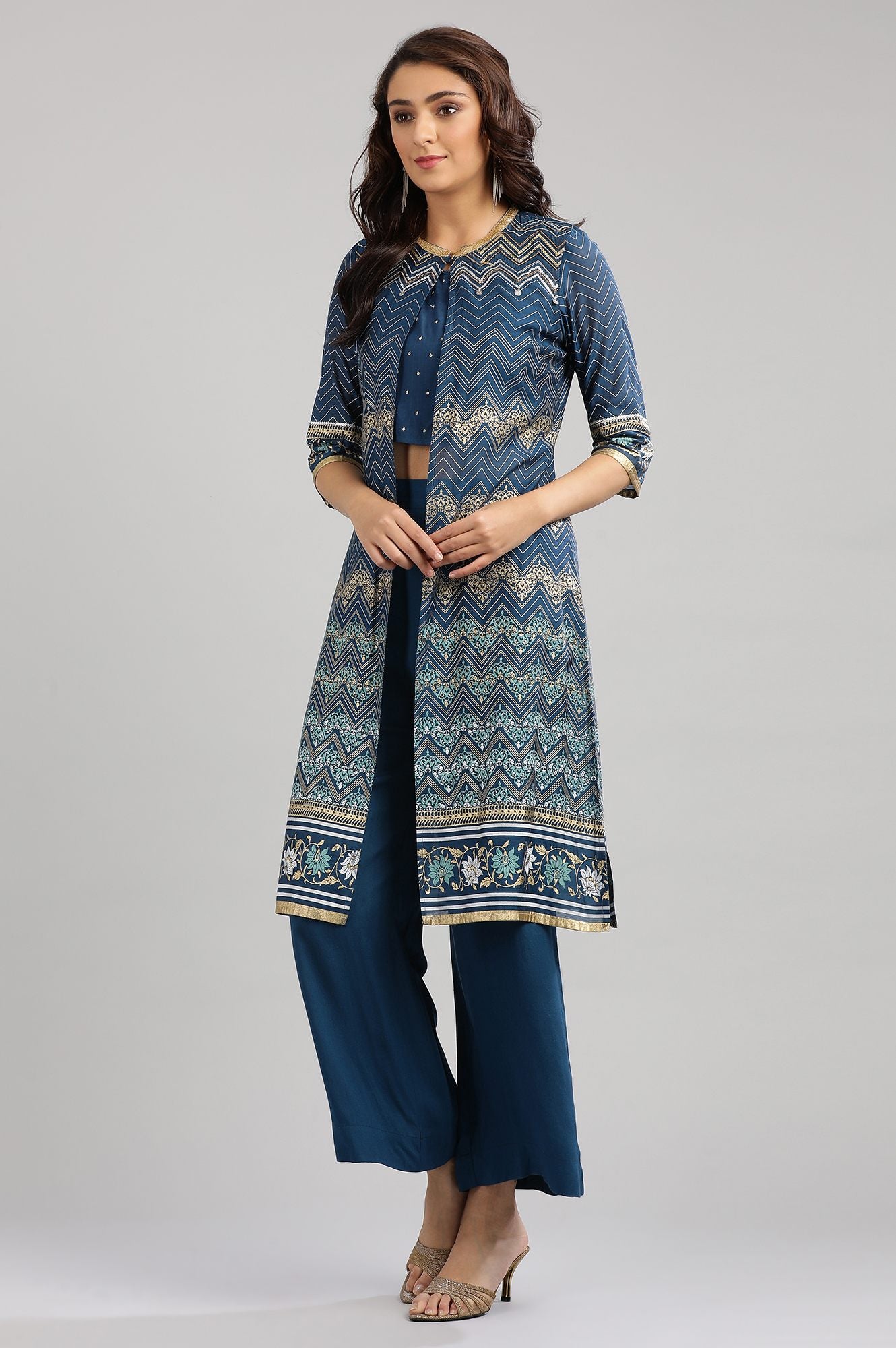 Blue Round Neck Embellished kurta Set