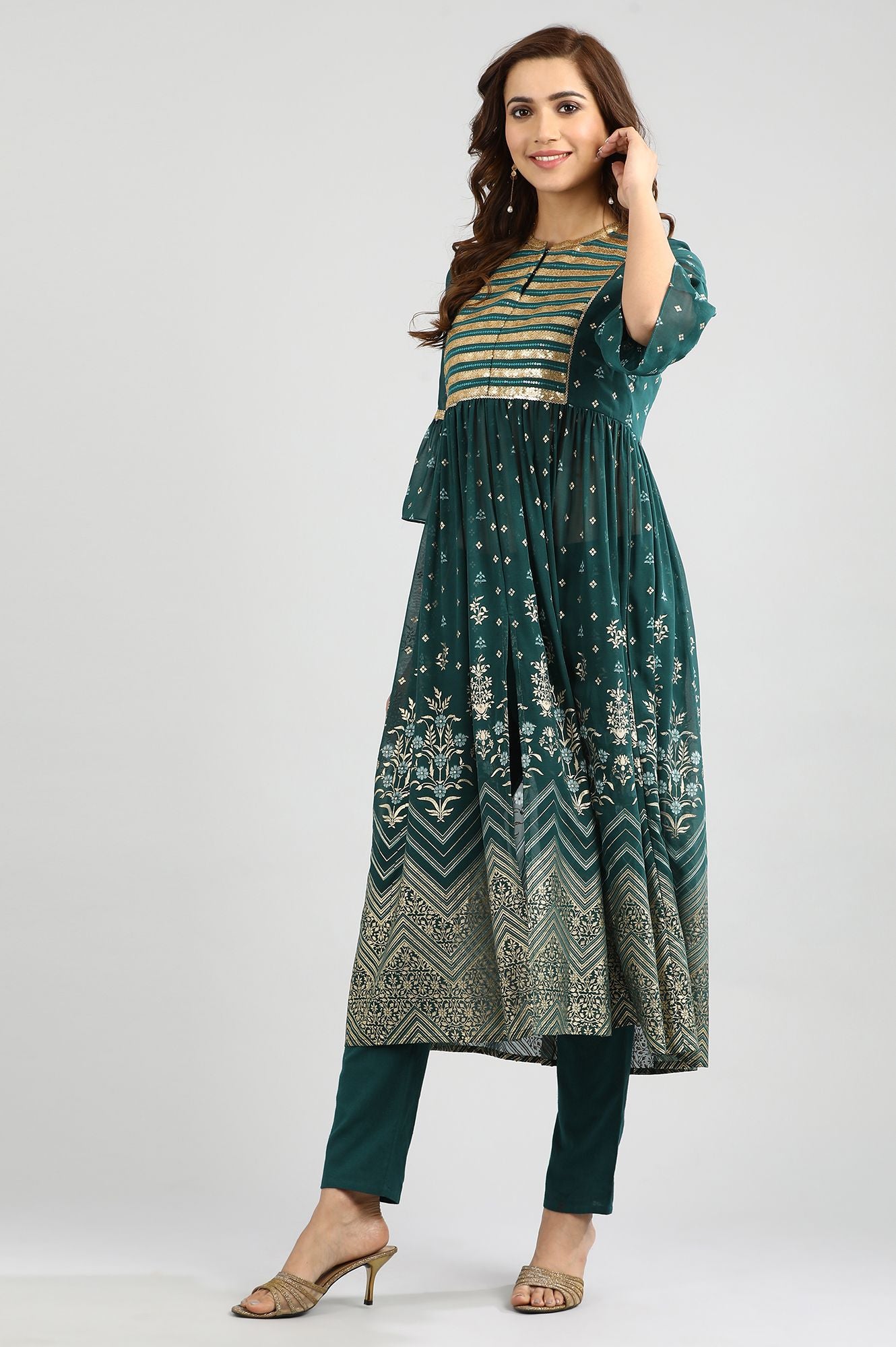 Green Round Neck Embellished kurta Set