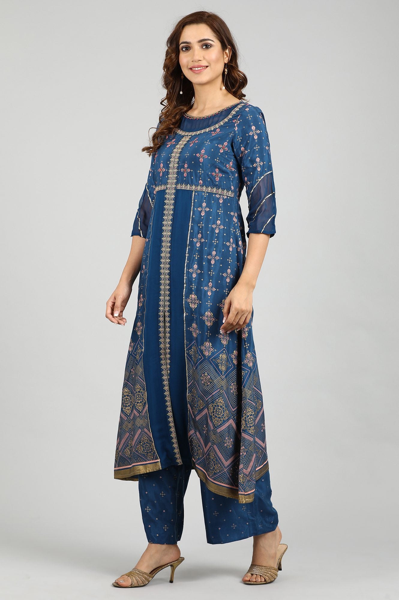 Blue Round Neck Embellished kurta Set