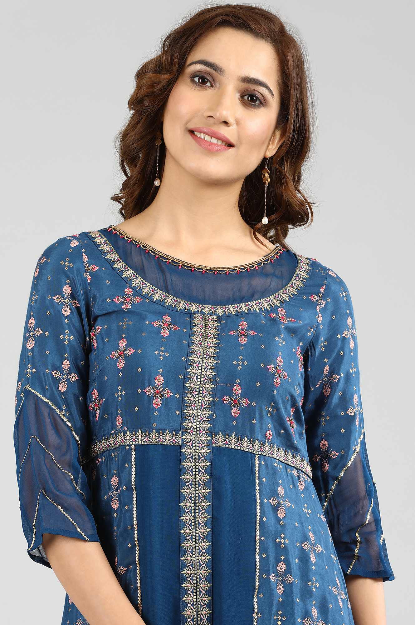 Blue Round Neck Embellished kurta Set