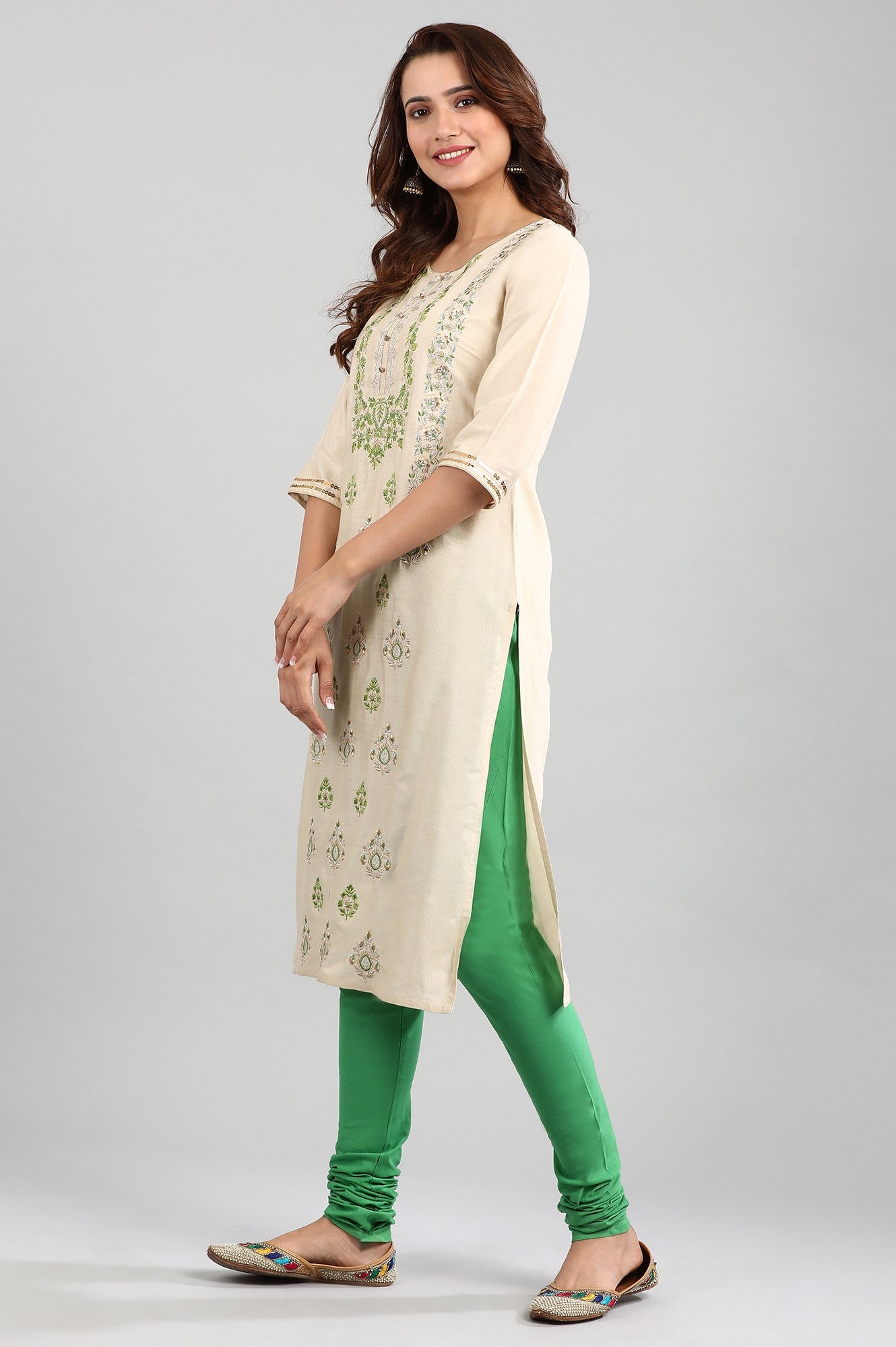 Off-White Round Neck Embellished kurta Set