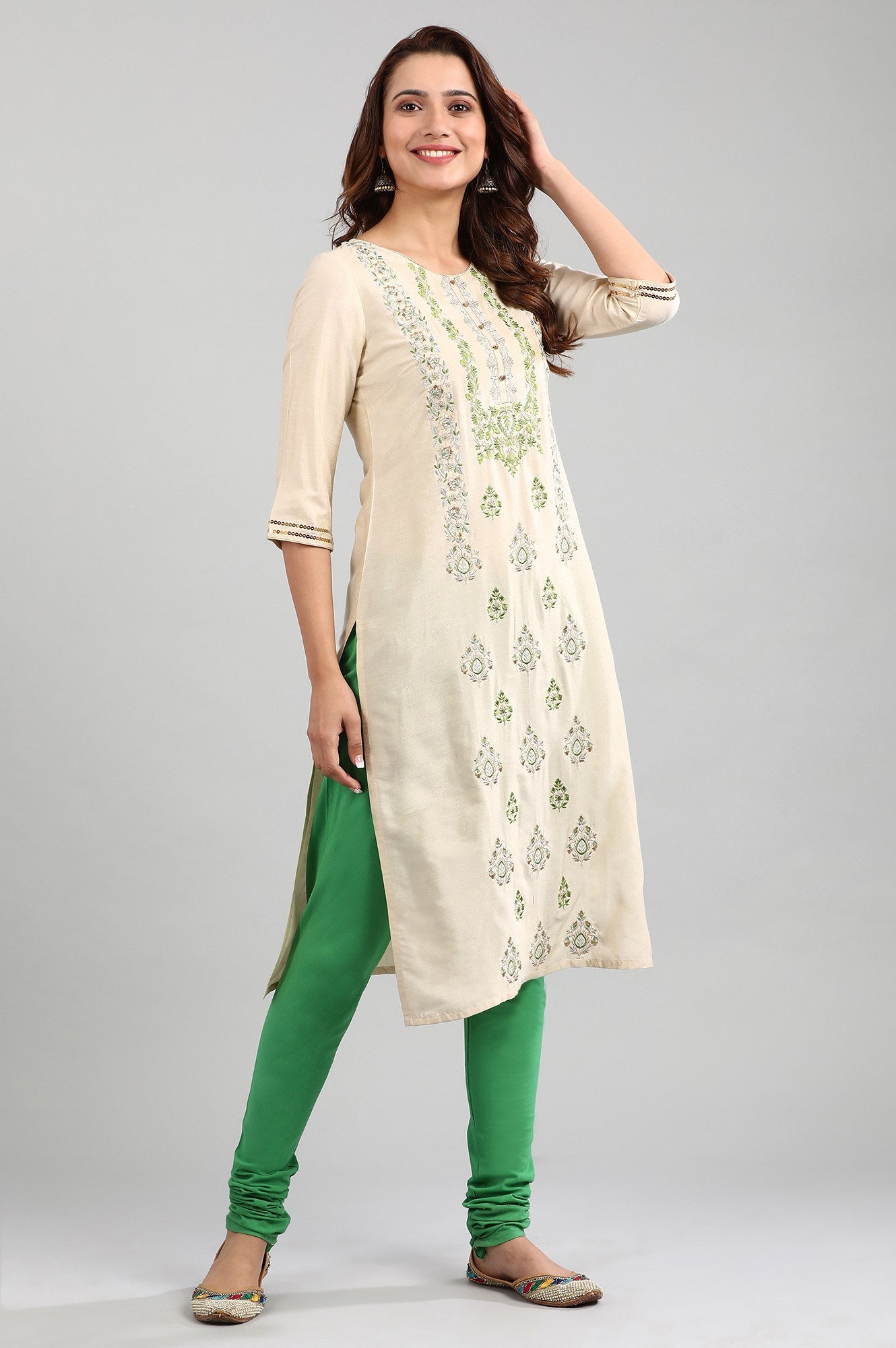 Off-White Round Neck Embellished kurta Set