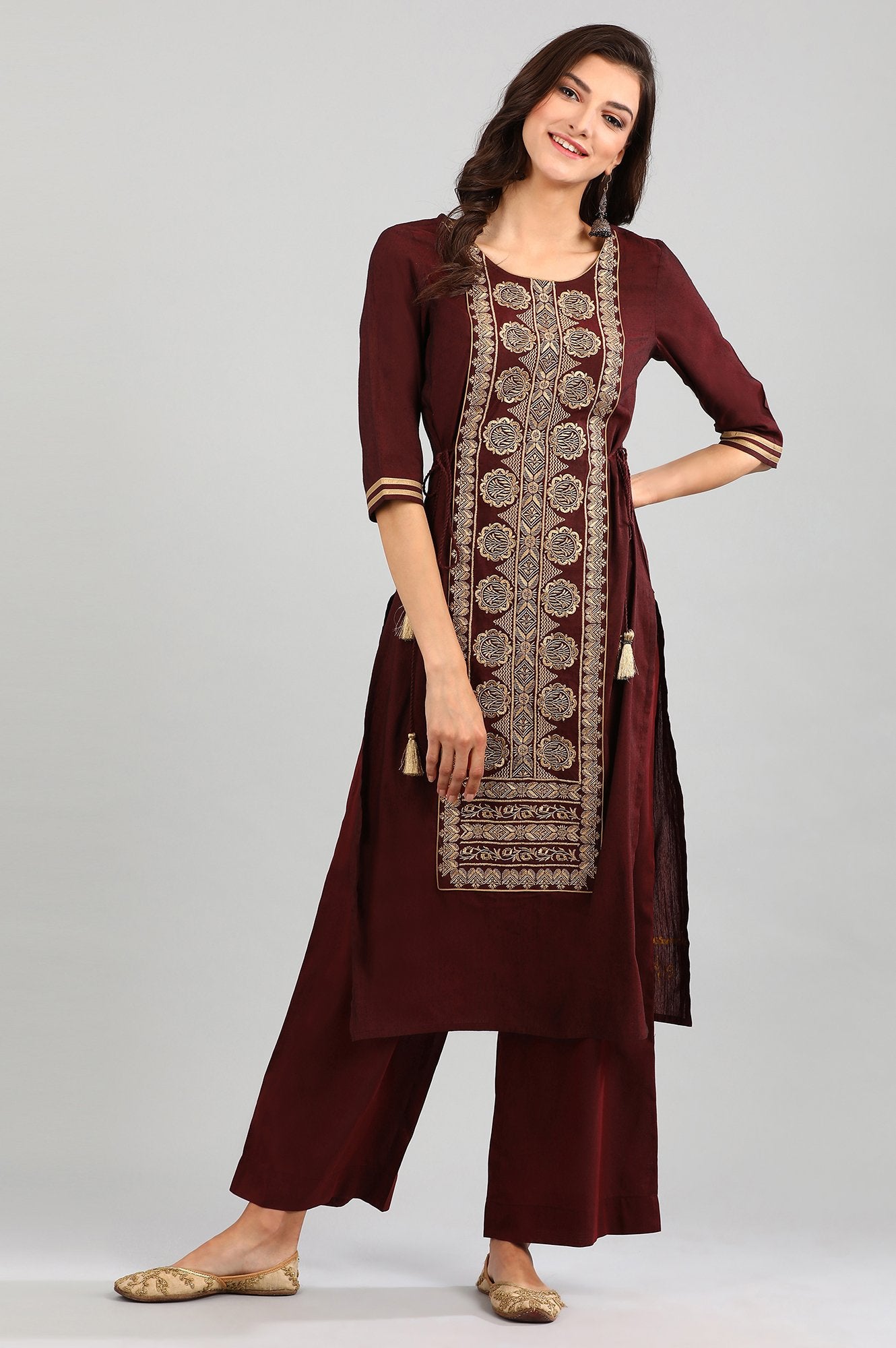 Maroon Round Neck Embellished kurta Set