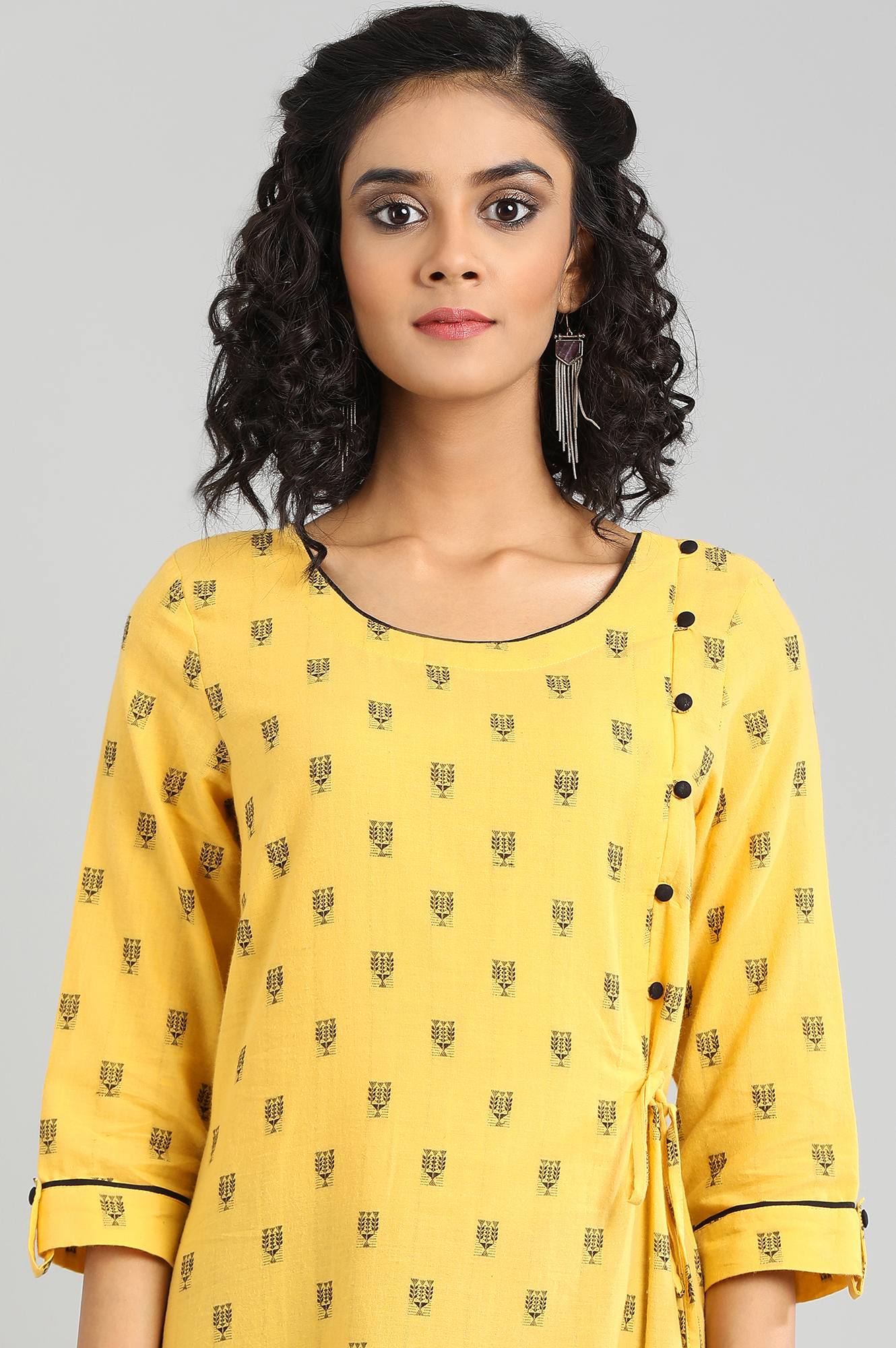 Yellow Round Neck Yarn-dyed kurta