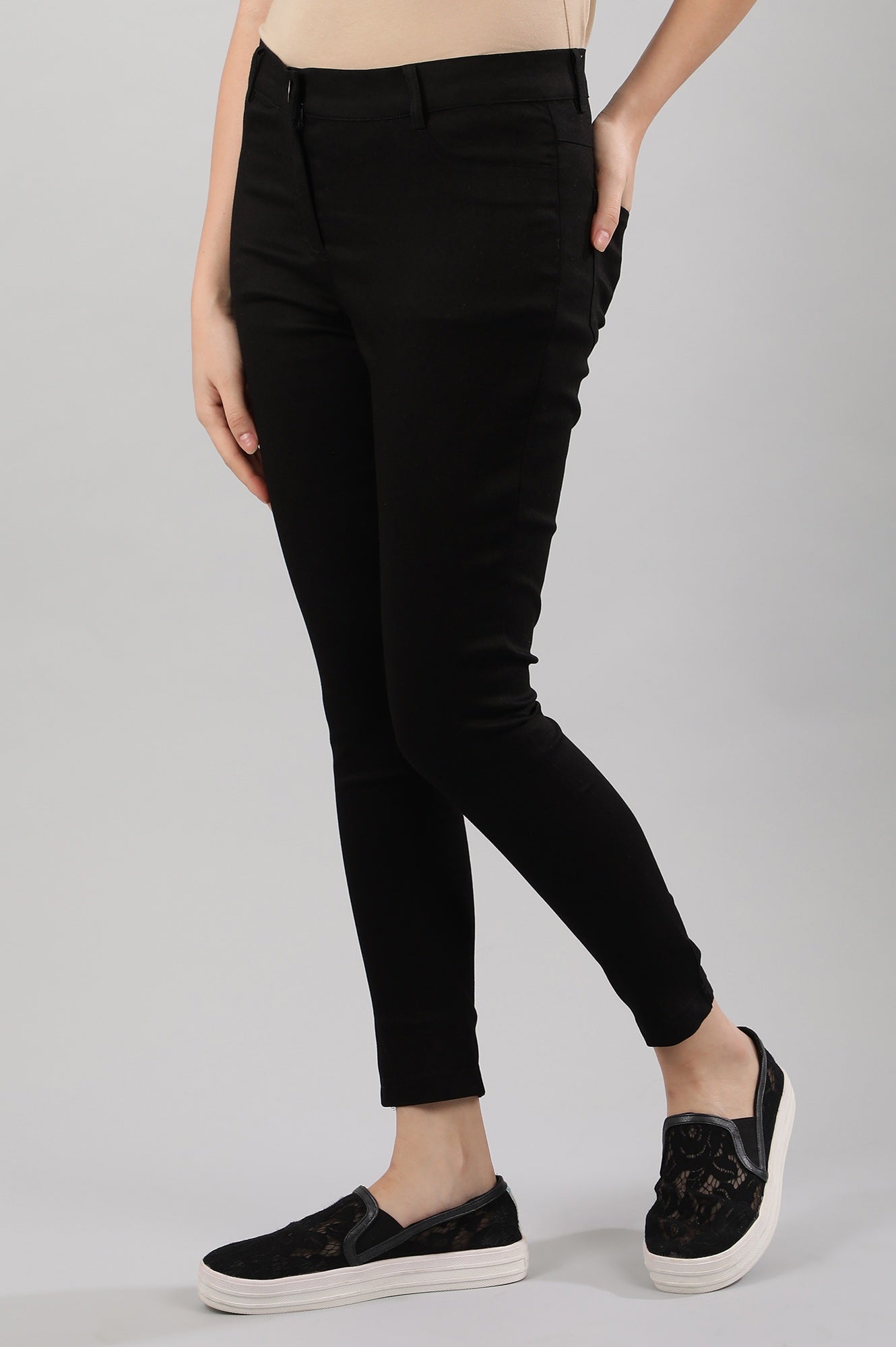 Black Solid Jeggings