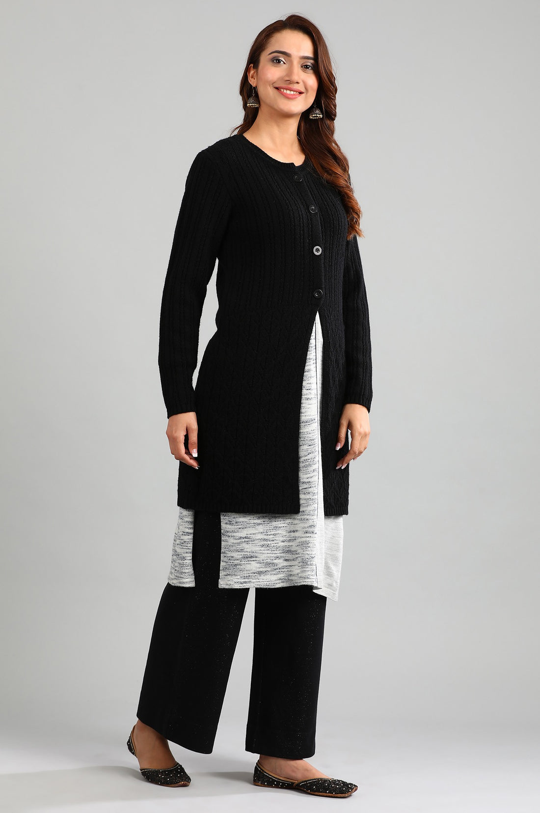 Black Round Neck Solid Sweater