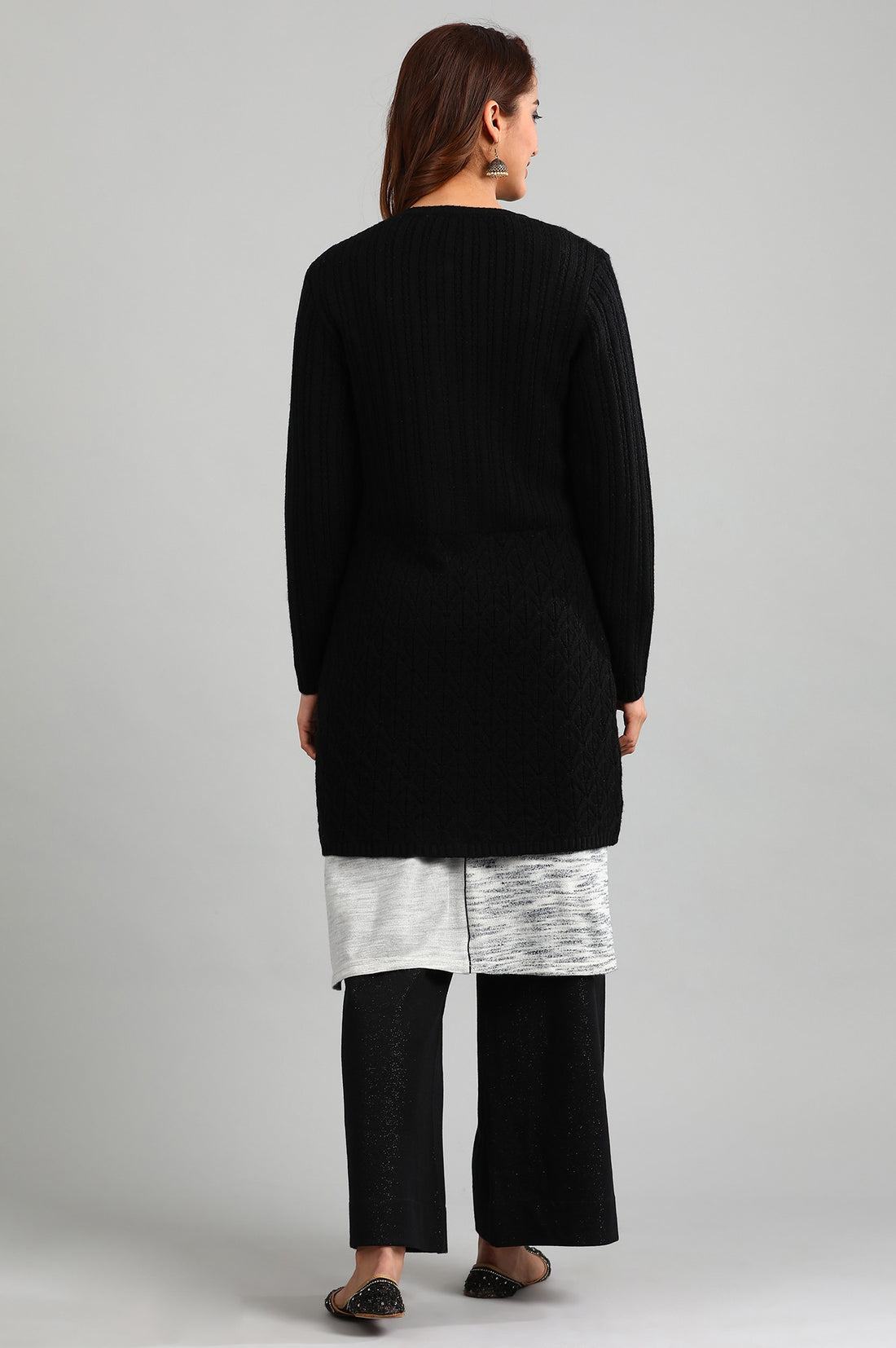 Black Round Neck Solid Sweater