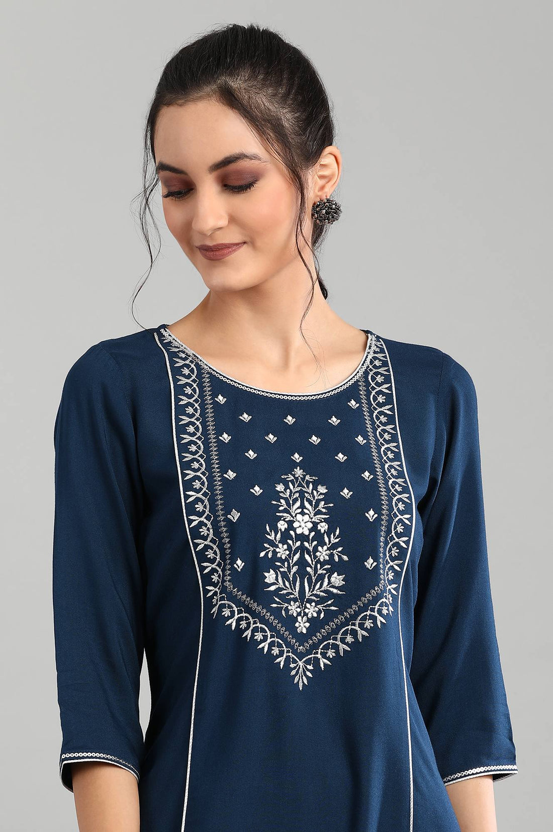 Navy Blue Embroidered kurta in Round Neckline