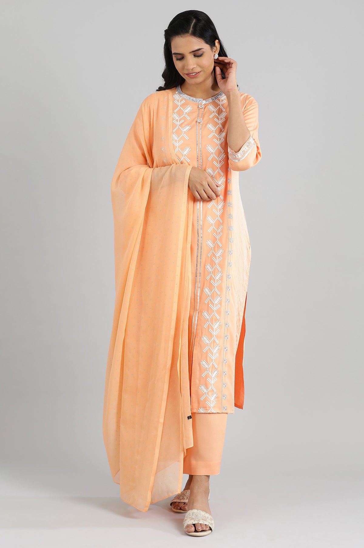 Peach-Coloured Embroidery kurta Set - S