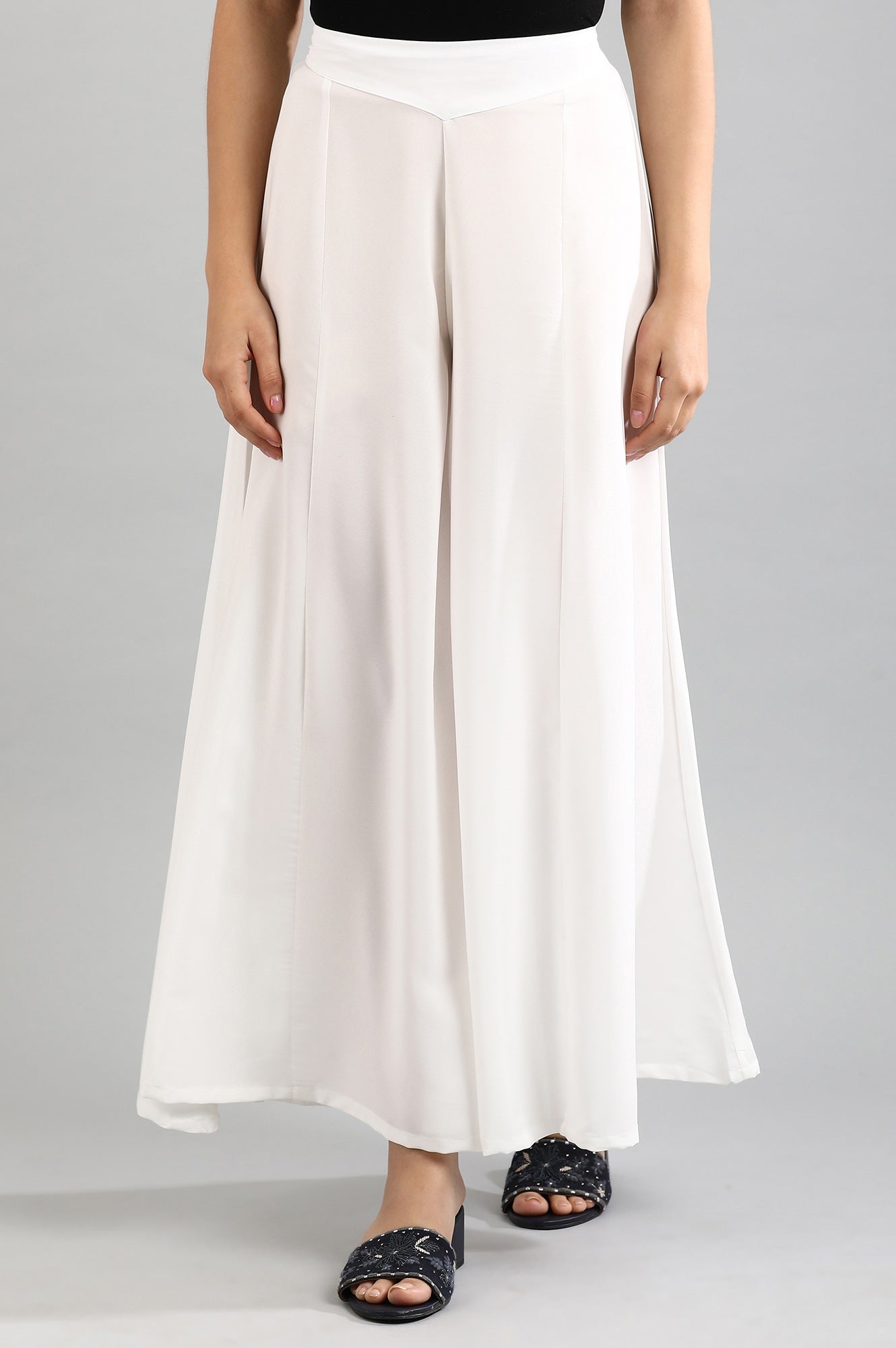 White solid palazzos