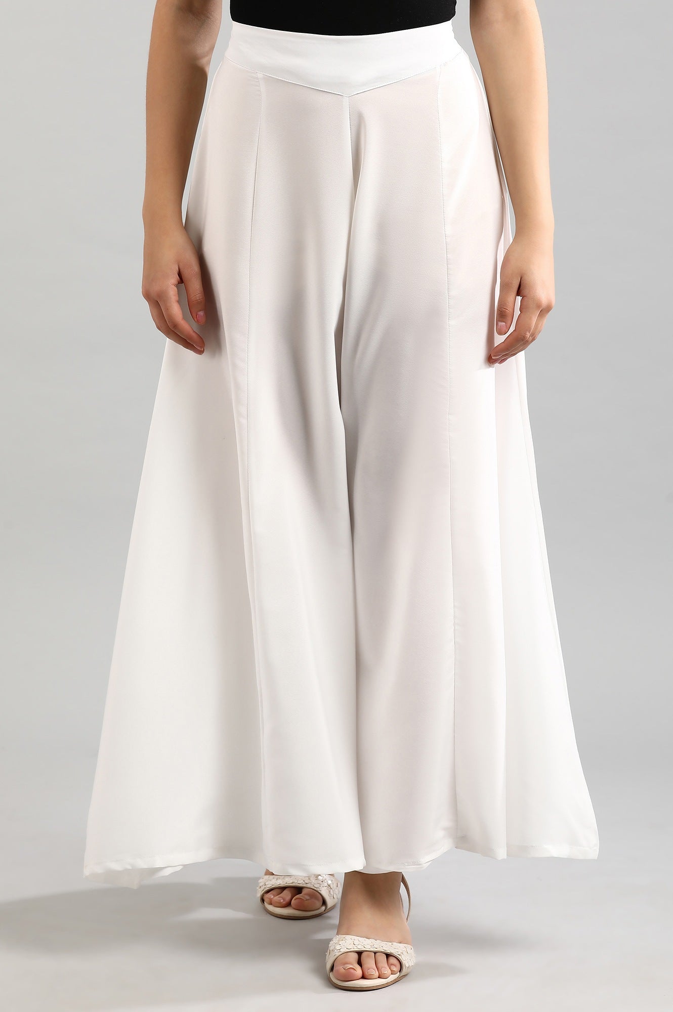 White solid palazzos