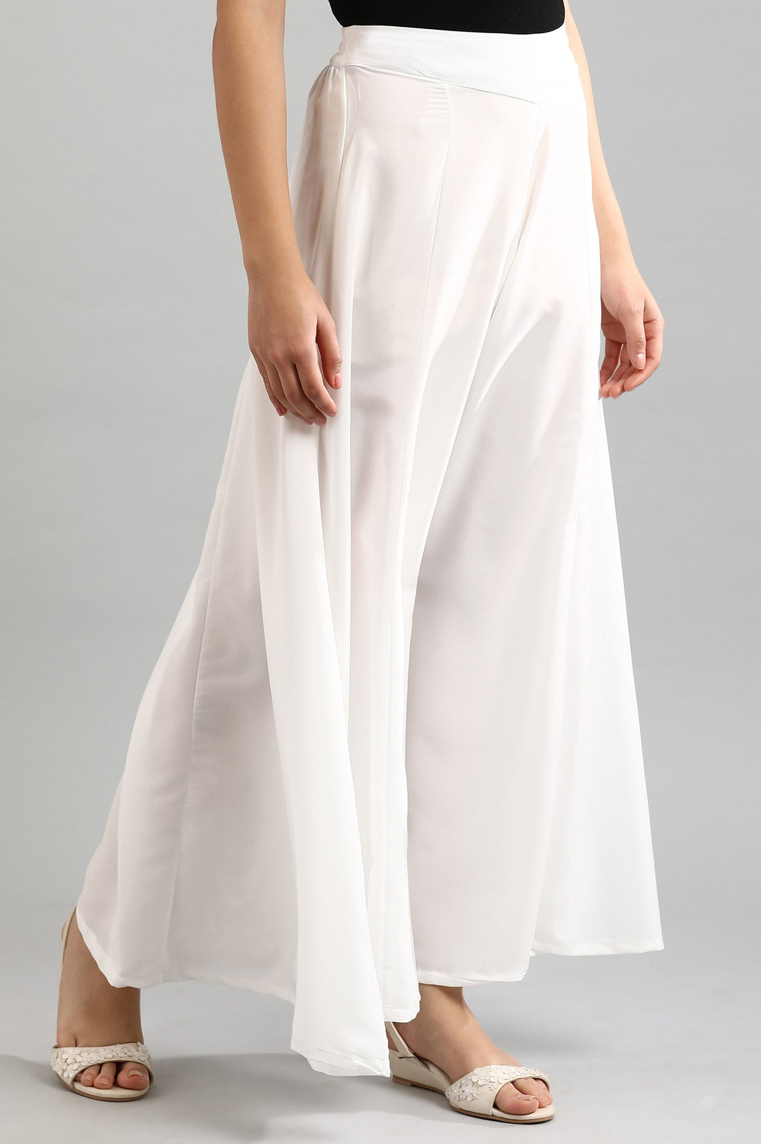 White solid palazzos