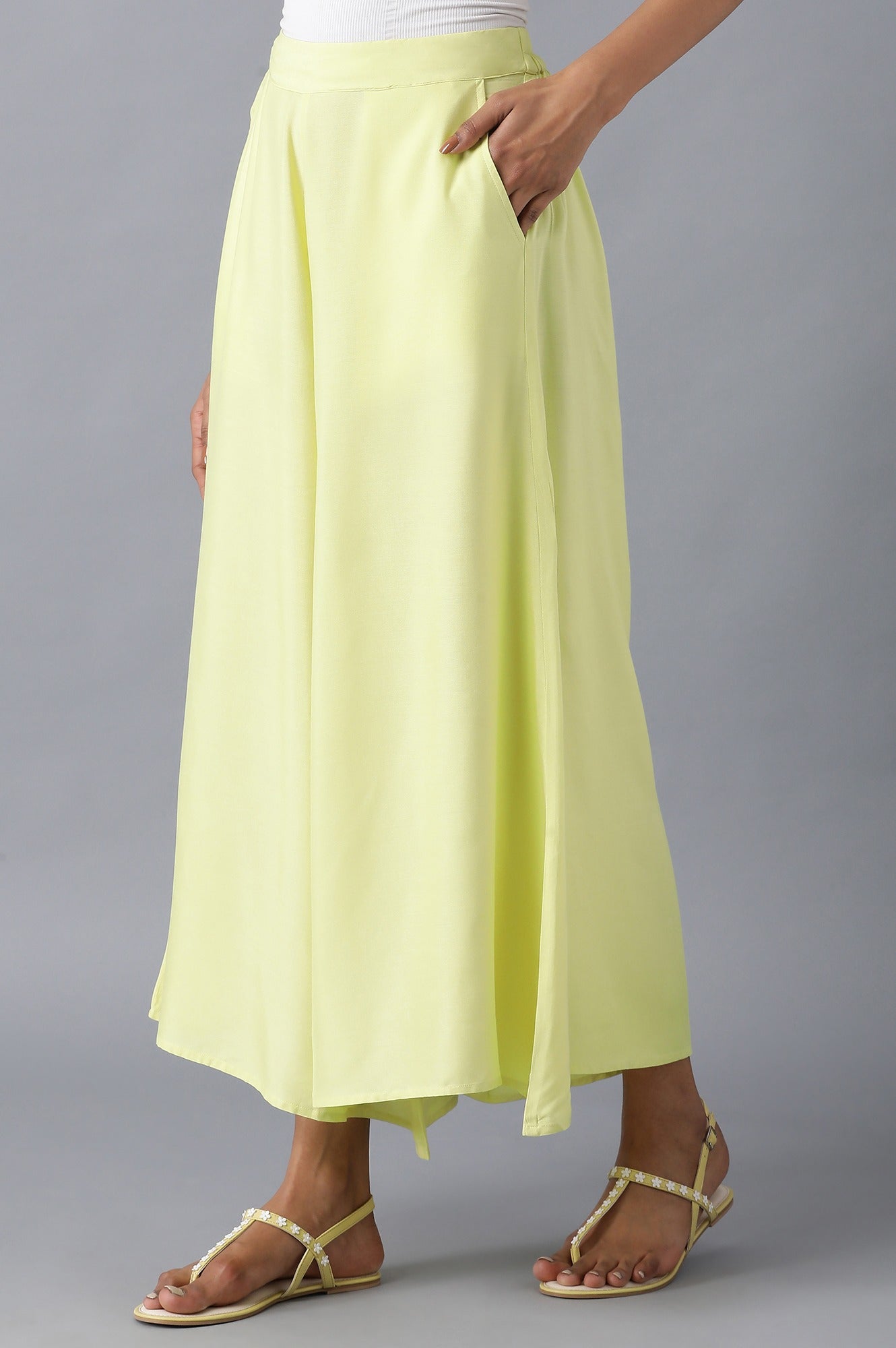 Yellow solid culottes