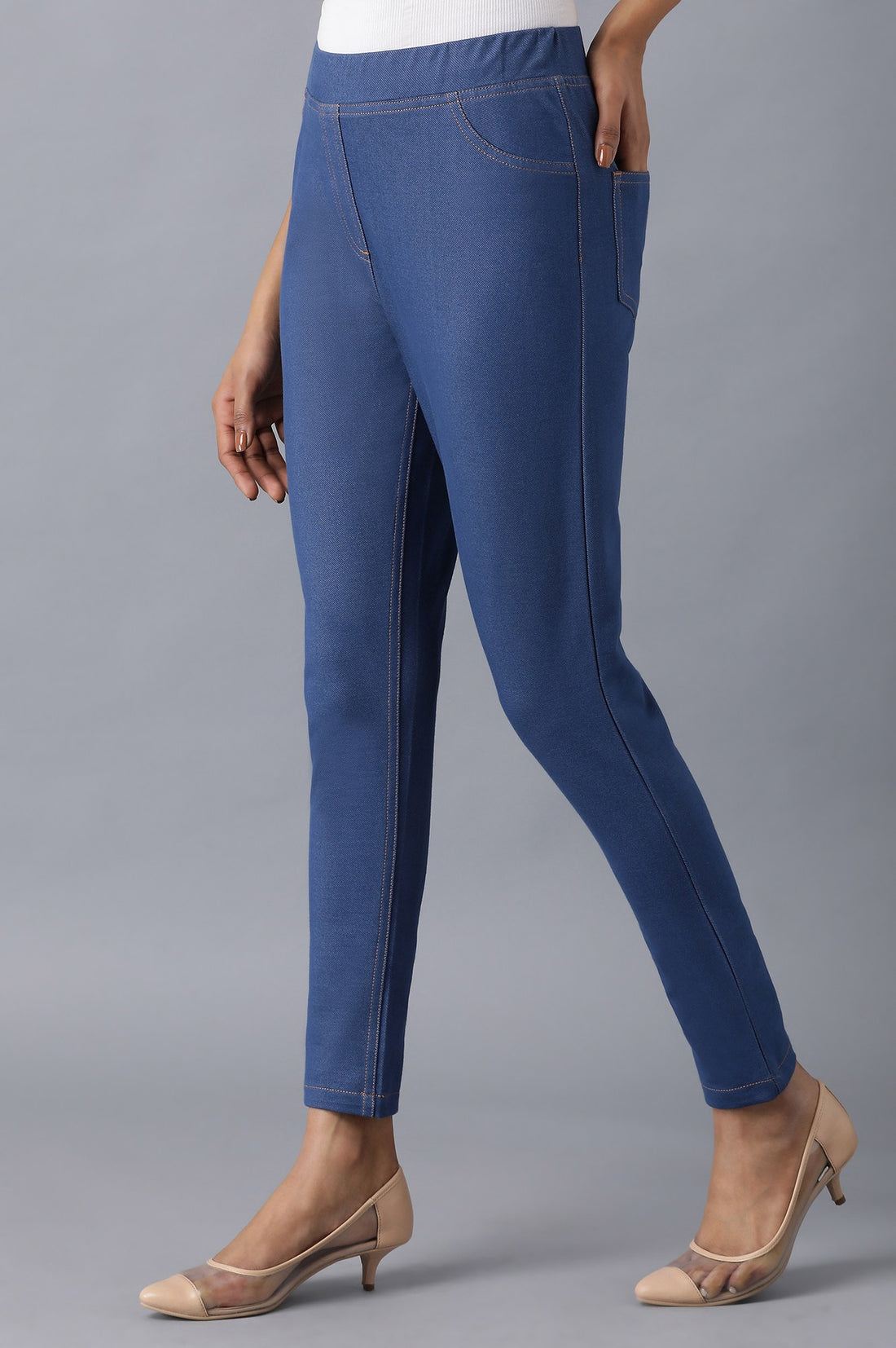 Blue Solid Skinny Fit Cotton Jeggings With Back Pockets