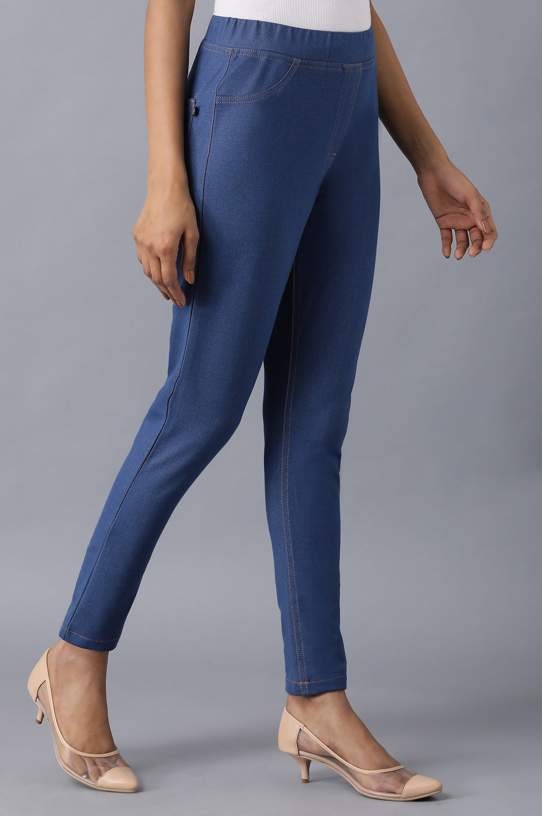 Blue Solid Skinny Fit Cotton Jeggings With Back Pockets