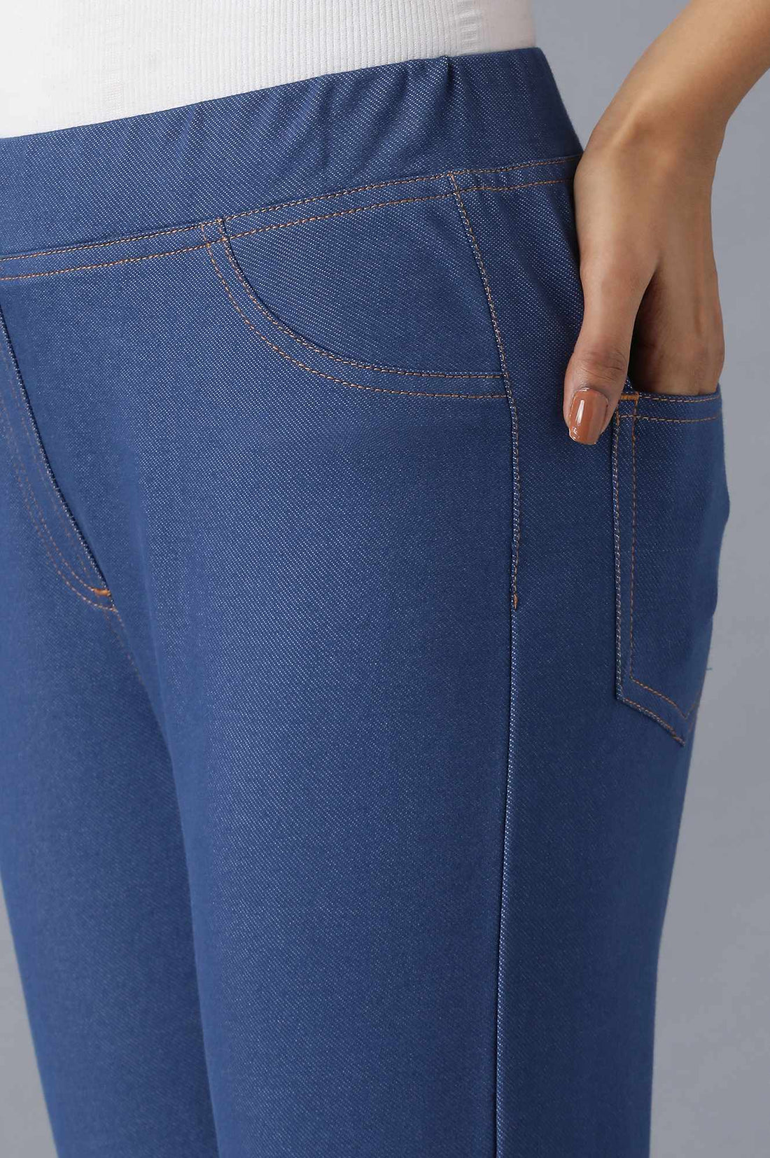Blue Solid Skinny Fit Cotton Jeggings With Back Pockets