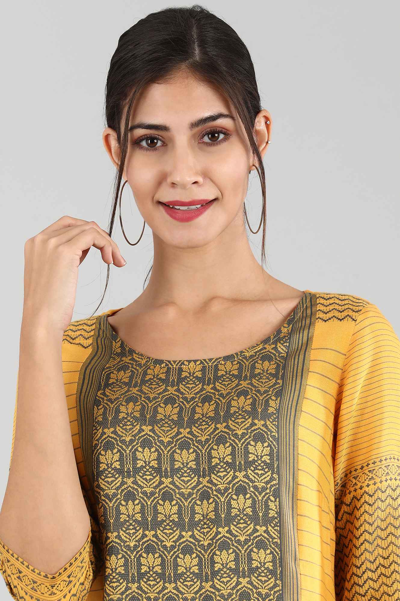 Yellow Round Neck Yarn-dyed Liva kurta