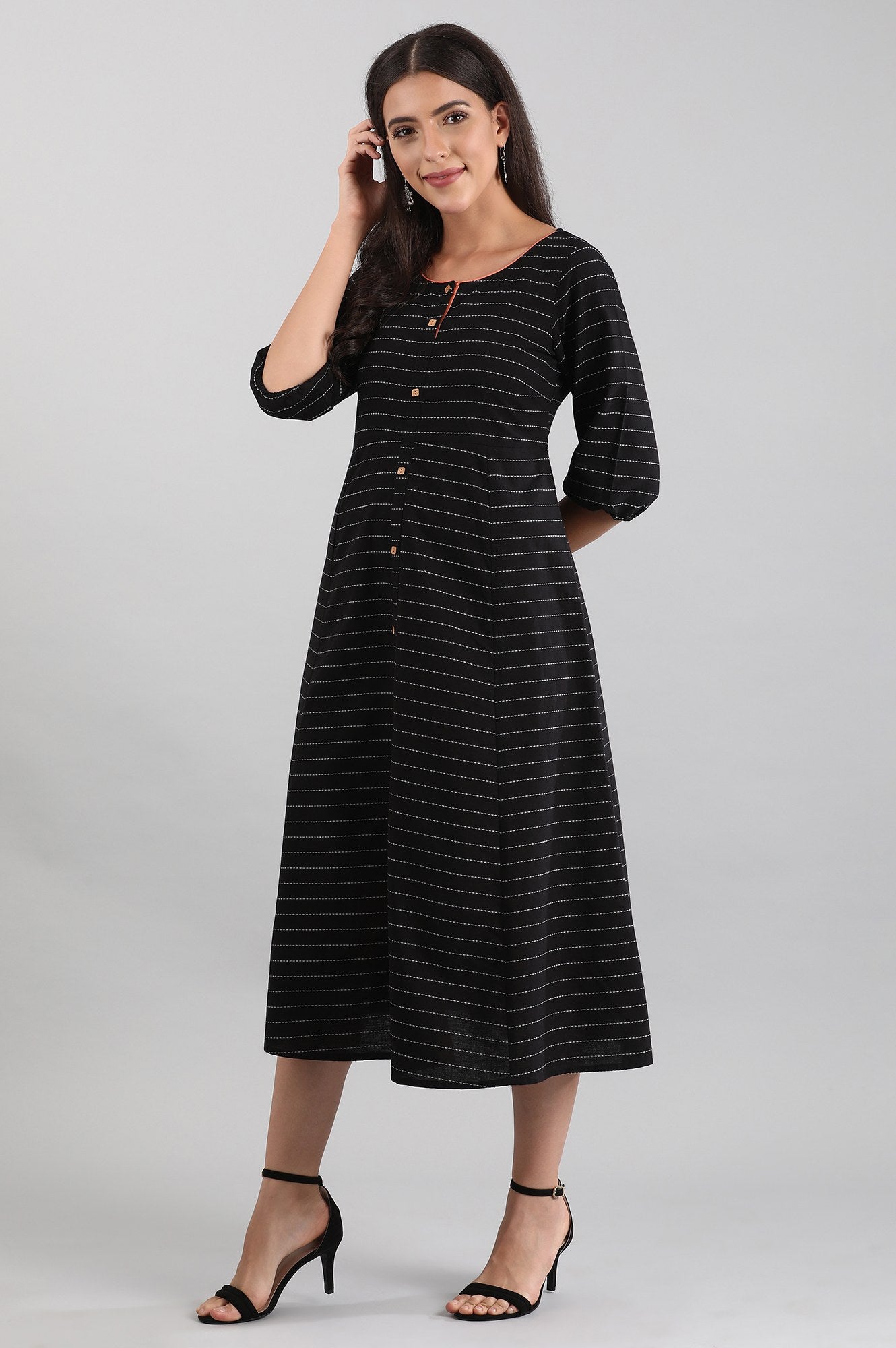 Black Round Neck Yarn-dyed Dress