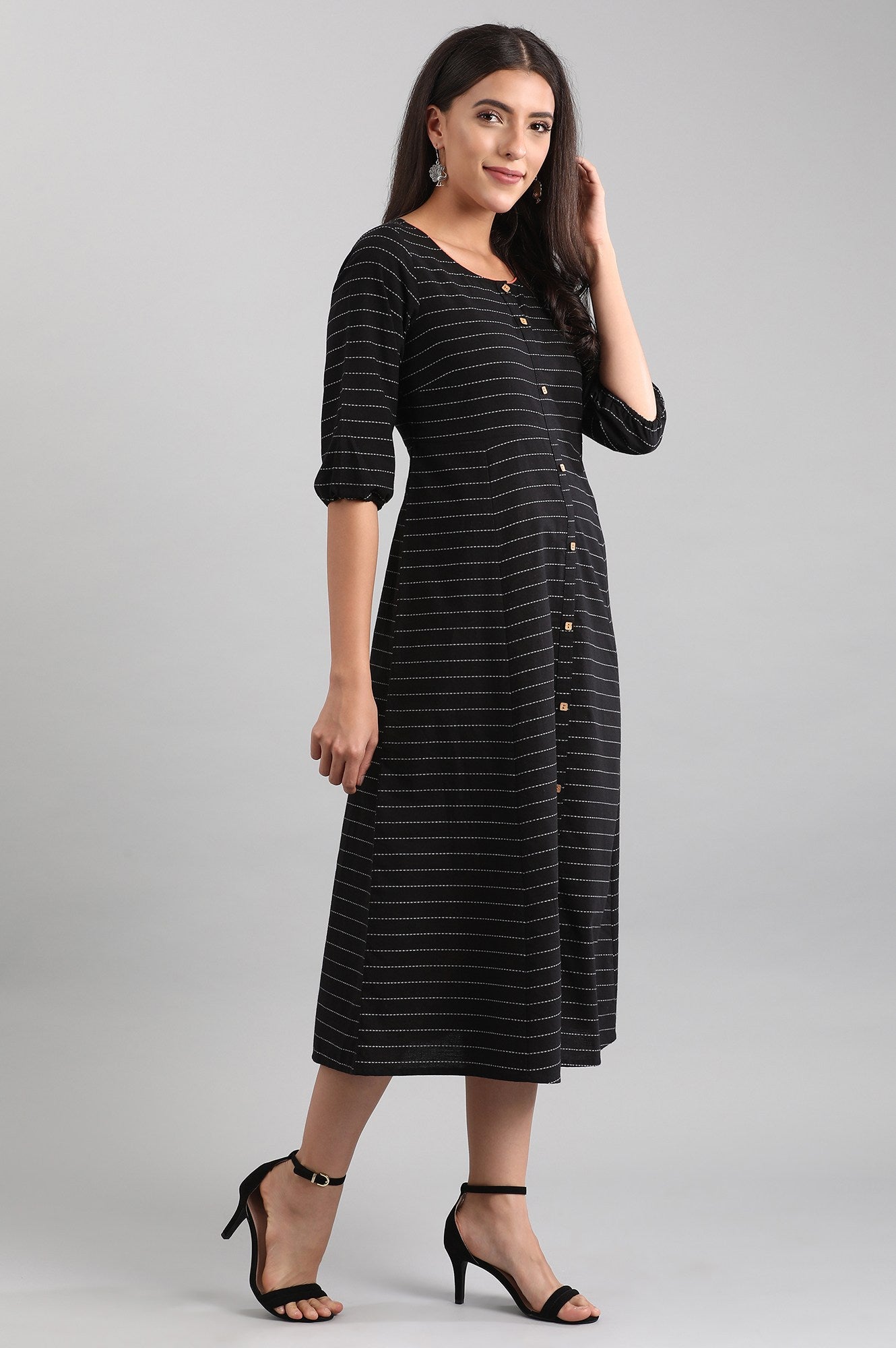 Black Round Neck Yarn-dyed Dress