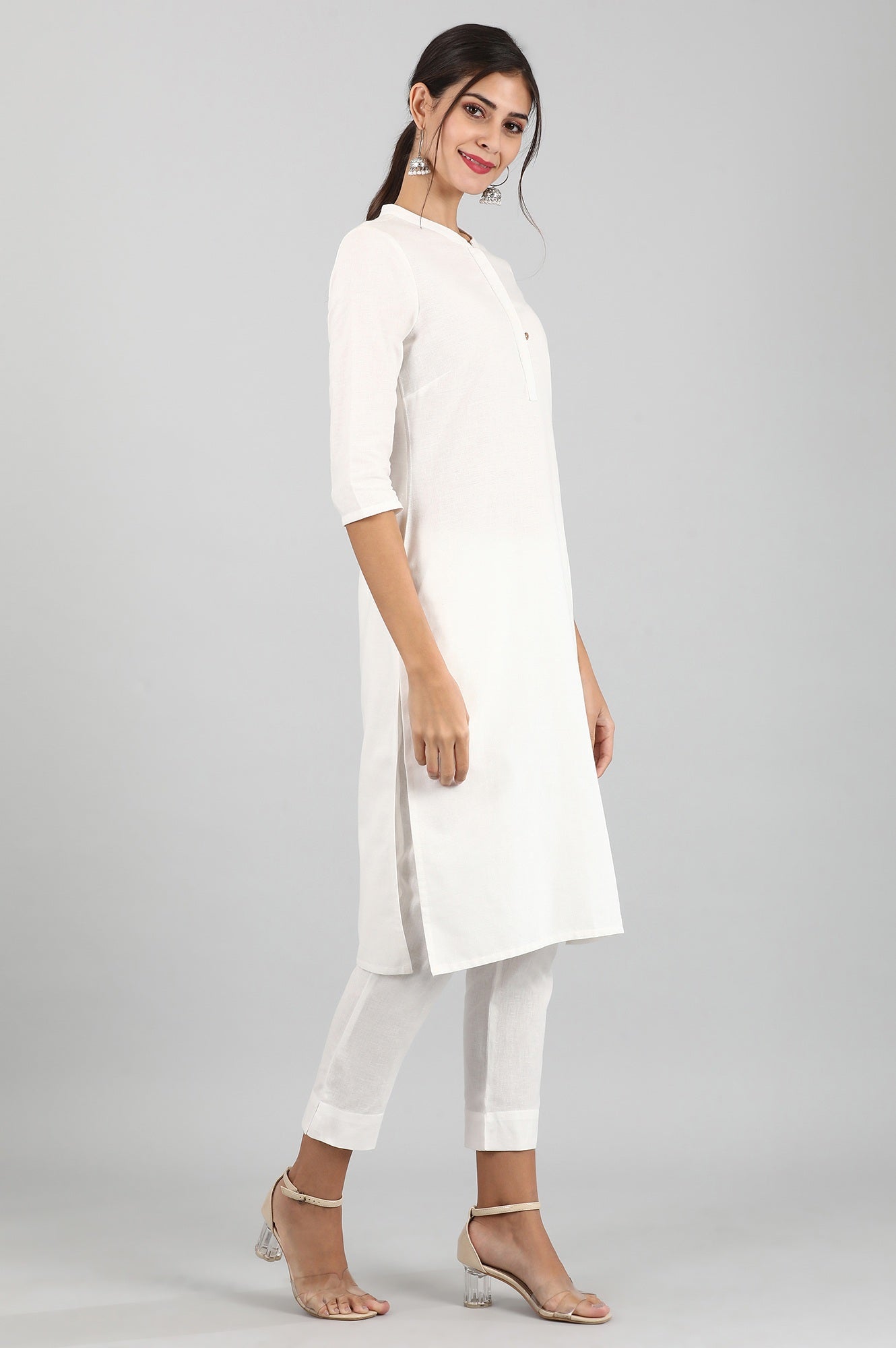 White Round Neck Solid kurta