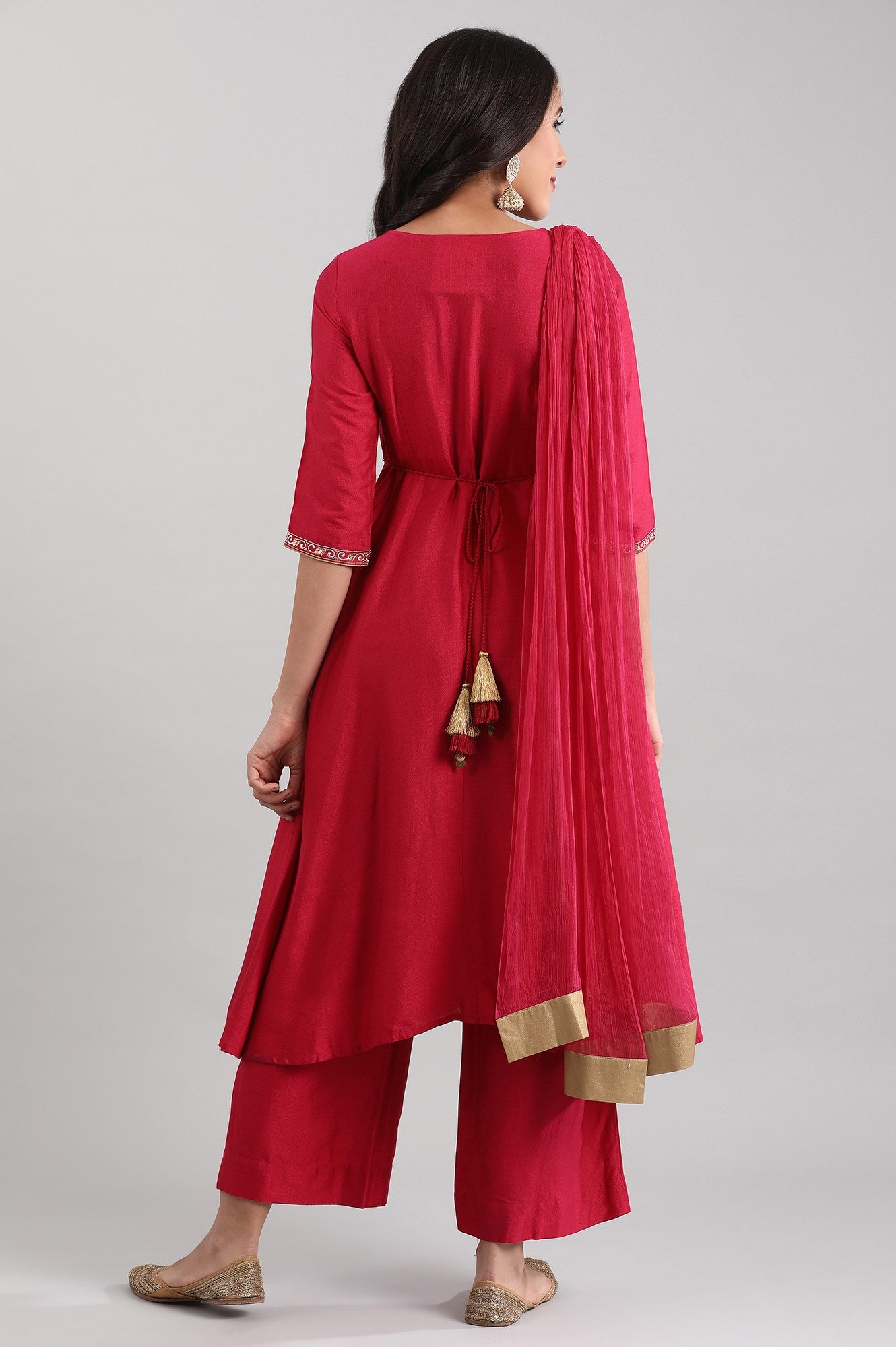 Pink Round Neck Embellished kurta Set