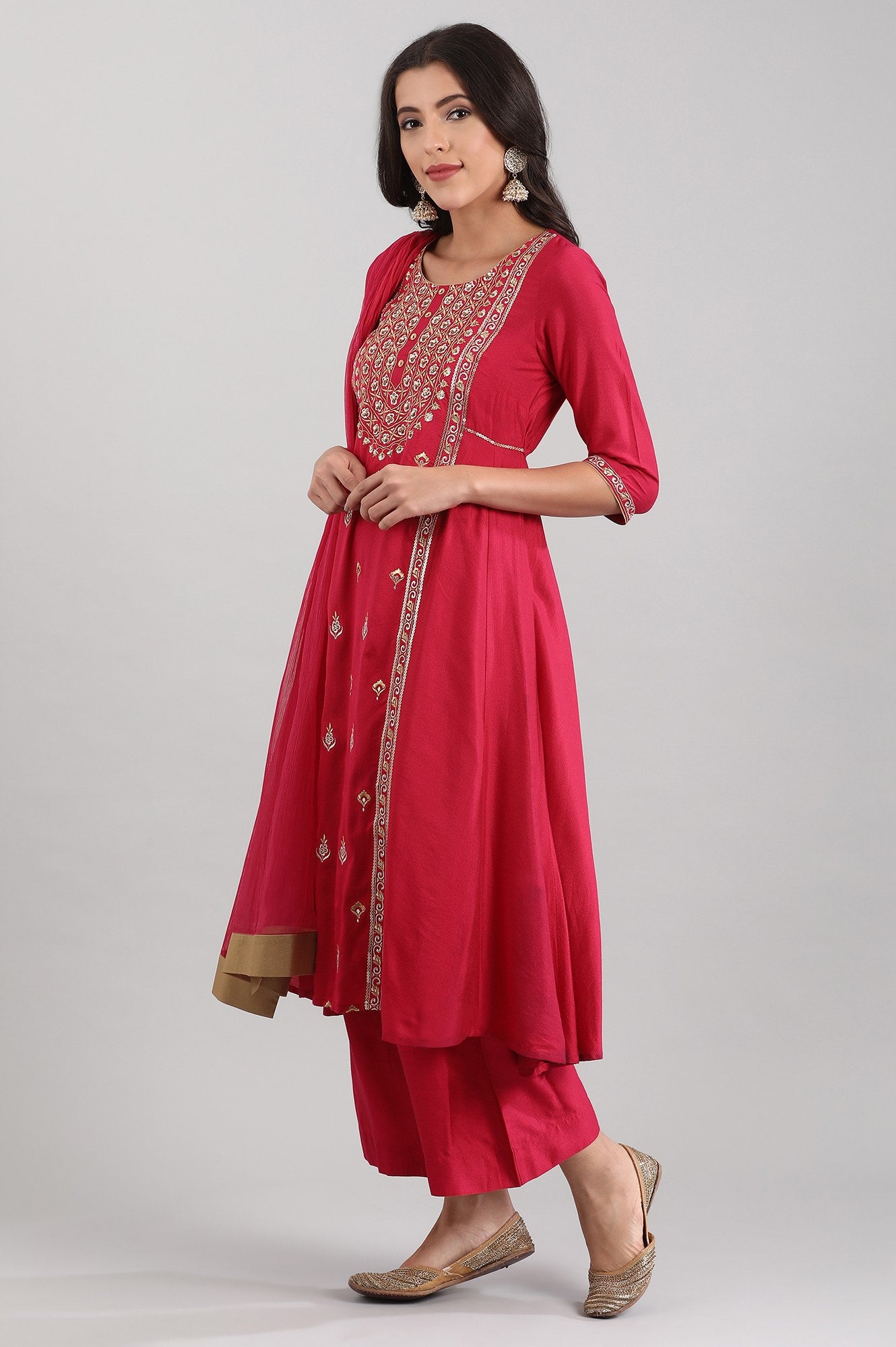 Pink Round Neck Embellished kurta Set