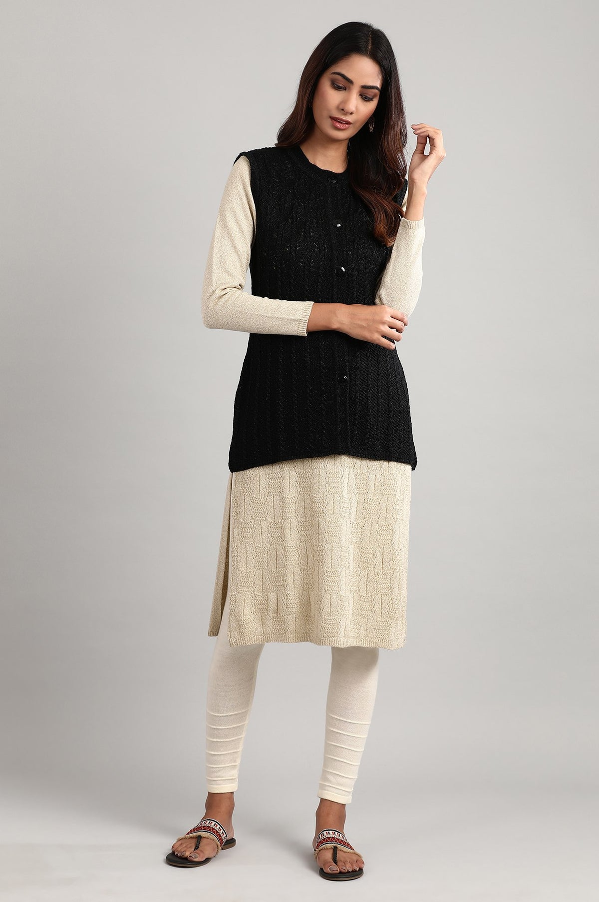Black Round Neck Sleeveless Sweater - XS